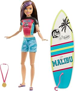 Amazon.com: Barbie Dreamhouse Adventures Skipper Surf Doll, aprox. 11 pulgadas en la moda de surf, con tabla de surf y accesorios, regalo para niños de 3 a 7 años: Toys \u0026 Games