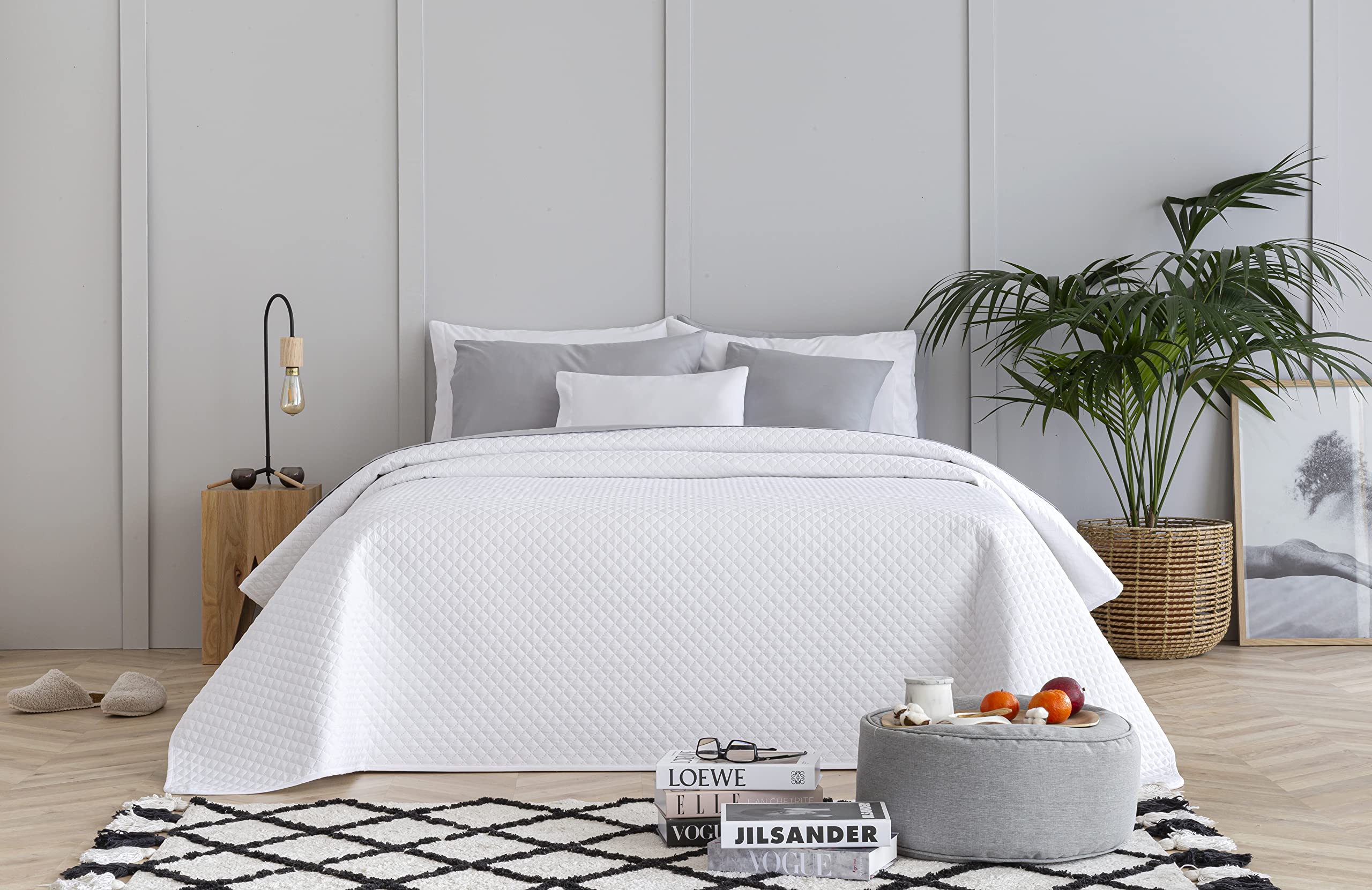 Todocama Thin Quilted Bedspread with Rhombus Design for Spring, Summer, Autumn and Winter. 100% Extra Soft Microfibre. Multipurpose Bed Cover 120/135-230 x 260 cm White