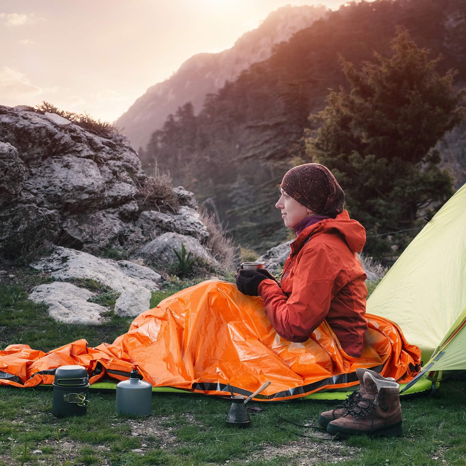 W WIREGEAR Bivy Bag Emergency Sleeping Bag Survival Sleeping Bag Lightweight and Waterproof Includes Fire Starter 5 Fire Tinders Suitable for Hiking Camping Outdoor Activities : Sports & Outdoors