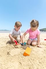 Hape Master Bricklayer Beach and Sand Toy Set Multicolor view 2