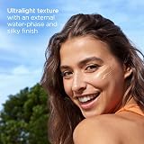 ISDIN Fotoprotector Fusion Water MAGIC GLOW SPF 30 Facial Sunscreen Ultra-Light view 3