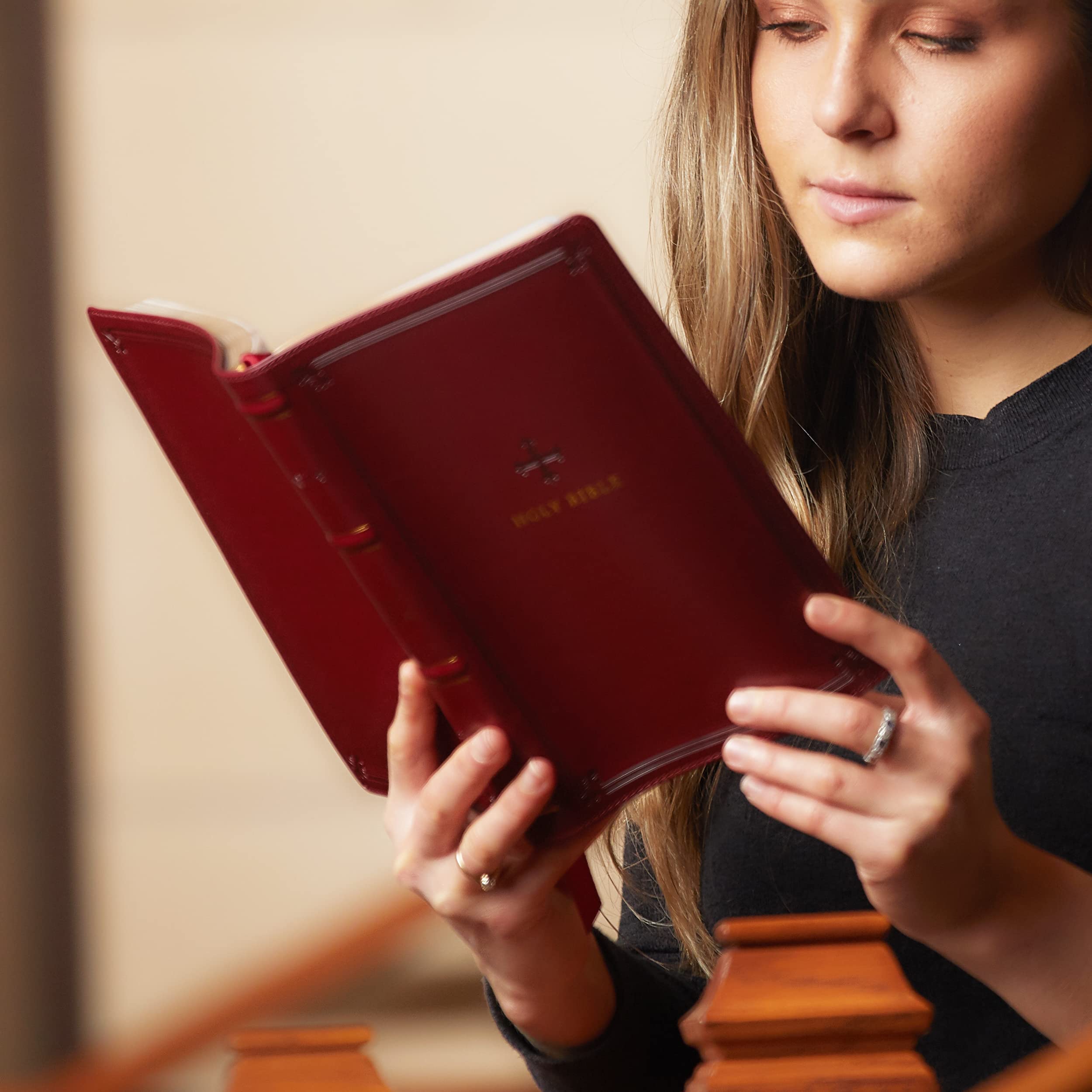 NRSV, Catholic Bible, Standard Personal Size, Leathersoft, Red, Comfort Print: Holy Bible NRSV, Catholic Bible, Standard Personal Size, Leathersoft, Red, Comfort Print: Holy Bible Imitation Leather Hardcover Paperback Audio CD