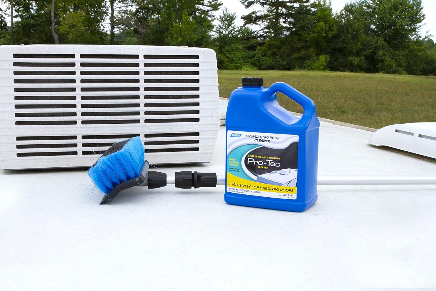 Camco Pro-Tec Cleaner for Specially Formatted TPO Deep Cleansing Formula Rids Dirt and Grime and Helps to Extend The Life of Your RV's Roof (41069): Automotive