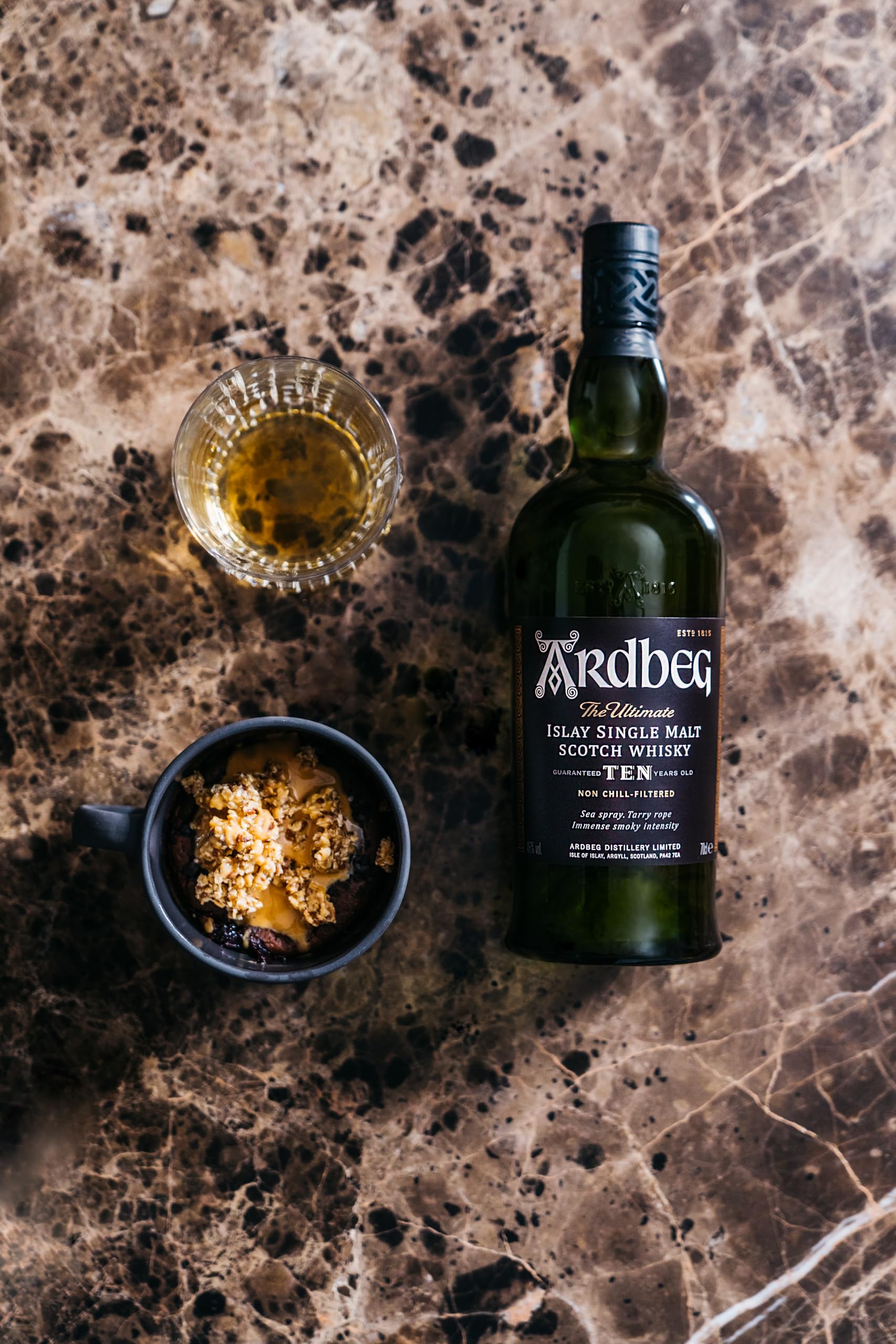 Ardbeg 10 Years Old Islay Single Malt Scotch Whisky, 70cl, in Geschenkbox | Torfig & rauchig mit feiner Süße | Gereift in Bourbonfässern | Typischer Islay-Charakter 3