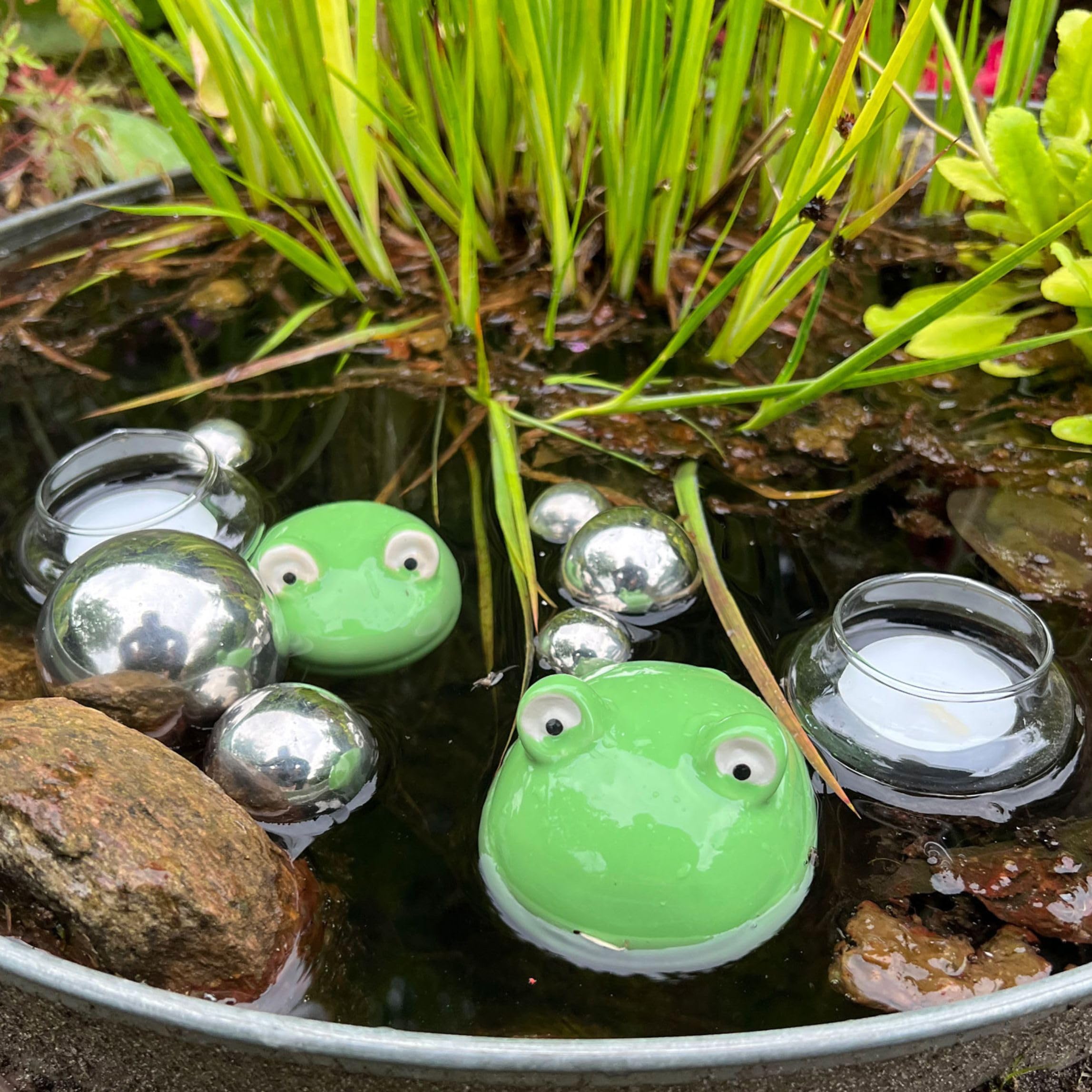Gartenzaubereien Swimming Frogs Set of 2 with Tea Light Bowls and Silver Floating Balls