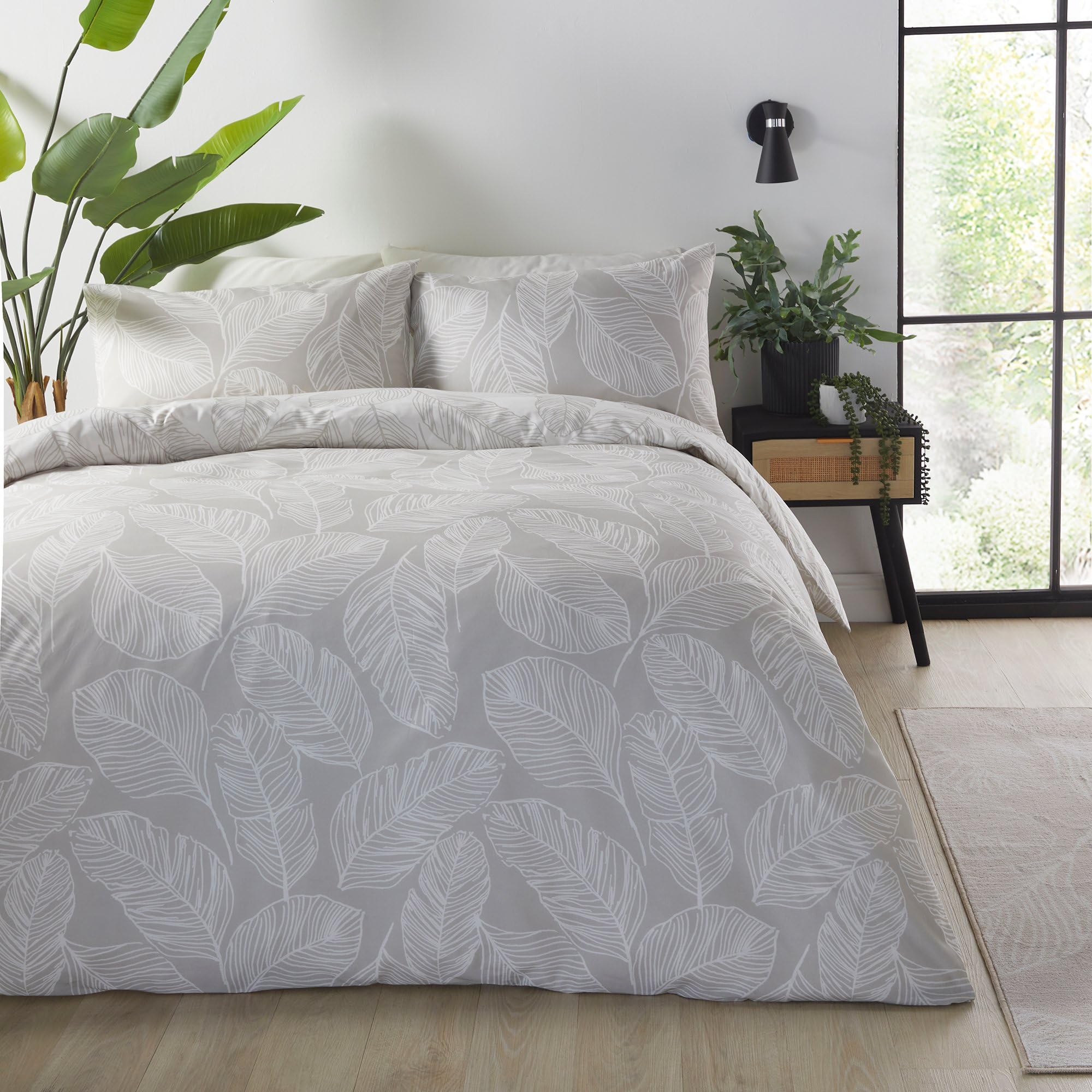 Fusion Natural Leaf Duvet Cover, Single Size (140 x 200cm), Reversible Design, Natural & White, Leaves Print Bedding, Matteo Collection