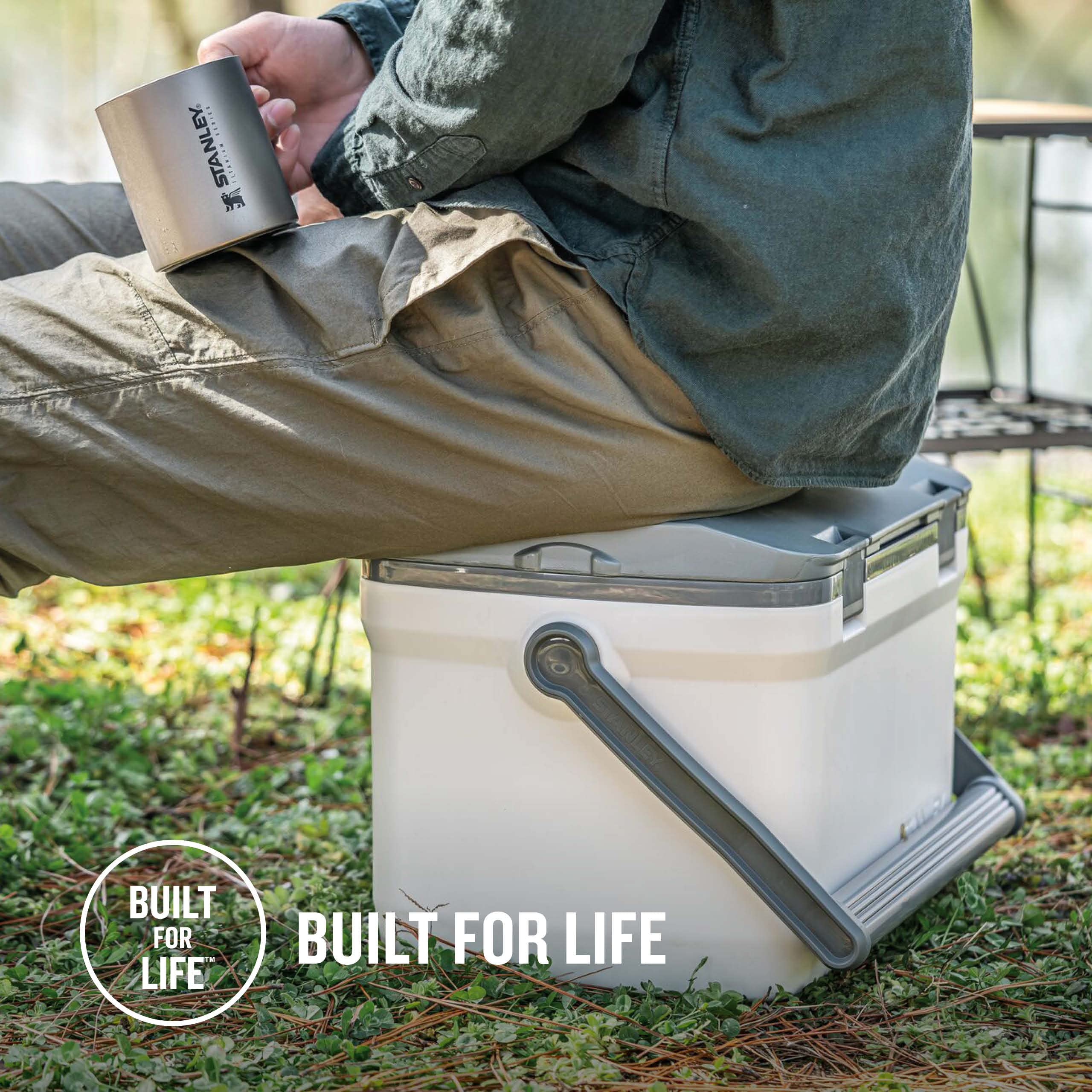 Stanley Adventure Outdoor Cooler 15.1L - Camping Kühlbox - BPA-Frei - Deckel fungiert auch als Sitz - Robuste Isolierbox ohne Strom - Auslaufsicher - Polar Weiß 8