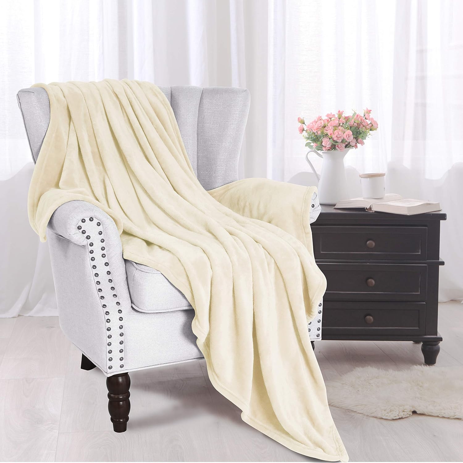 Exclusivo Mezcla Large Flannel Fleece Velvet Plush Throw Blanket – 50" x 70" (Ivory): Home & Kitchen