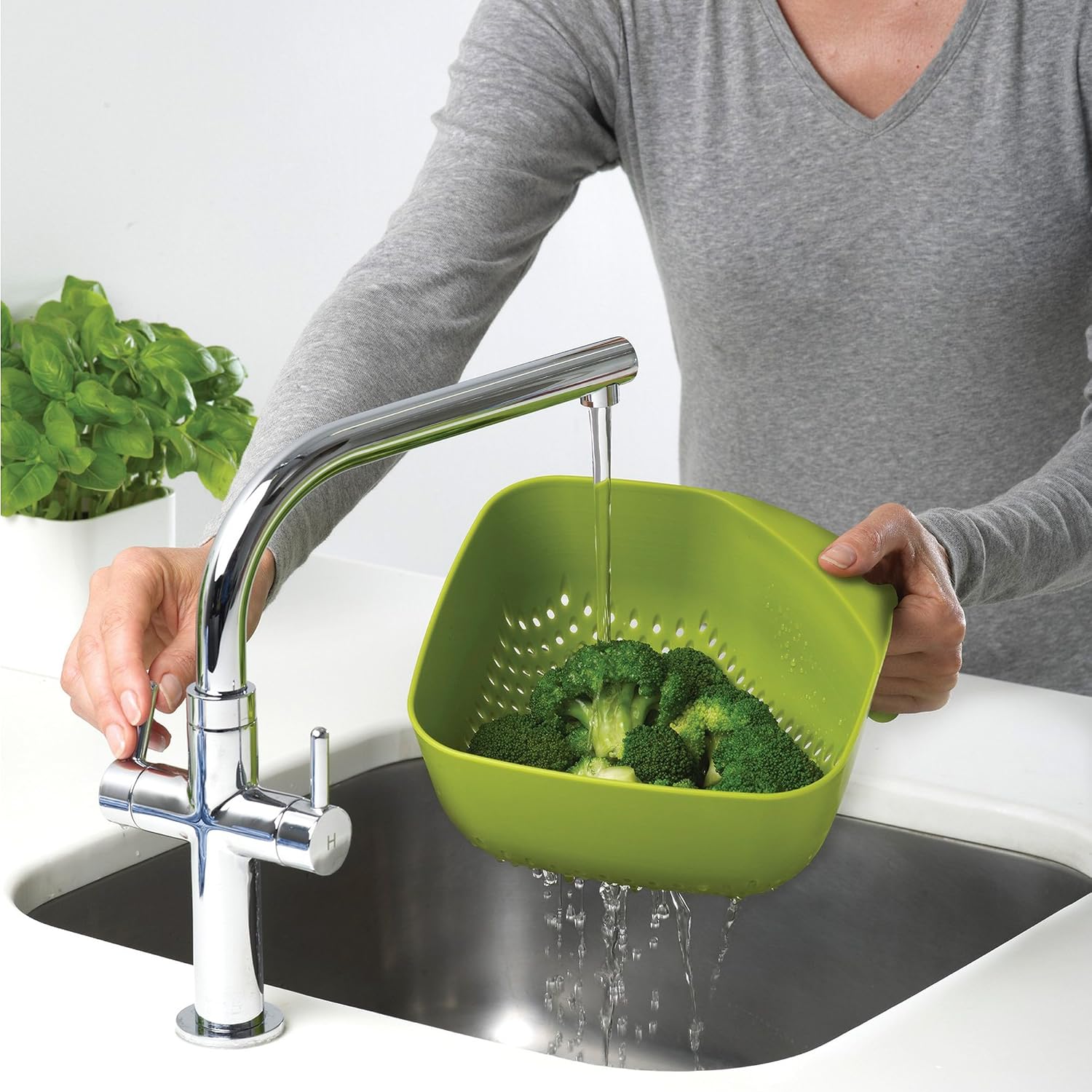 Joseph Joseph Square Colander, Drainer, food strainer, heat resistant and dishwasher safe - Green, 32 - Image 4