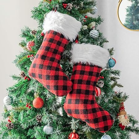 Deggodech 2pcs Calza Di Natale Rosso Nero Plaid Calze Natalizie Da Appendere Con Bianca Polsino Della Peluche Portacalze Natalizie Decorazioni Camino