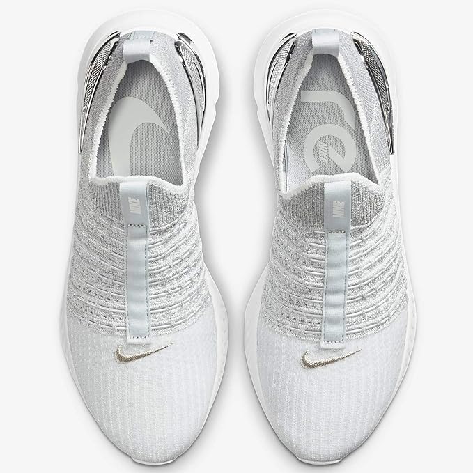 Amazon Co Jp ナイキ Nike リアクトファントムラン フライニット2プレミアム W Reactphantomrun Fk2prm ピュアプラチナム ホワイト シルバー Cz40 002 国内正規品 25 0cm スポーツ アウトドア
