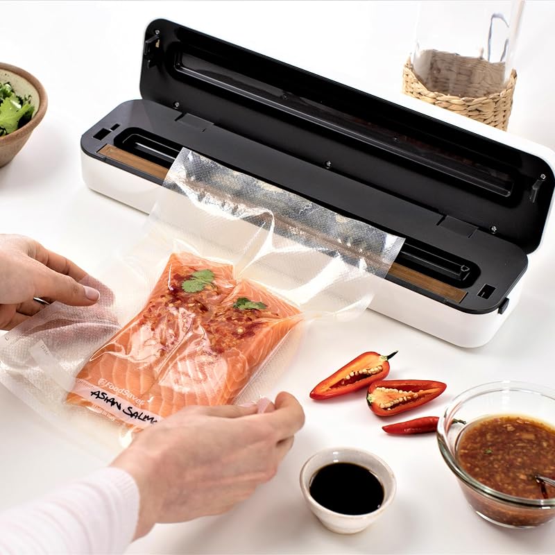 Everyday Vakuumiergerät | hält Lebensmittel bis zu 5X länger frisch | Vakuumierer in kompaktem Design für eine effiziente Aufbewahrung | mit 5 Vakuumierbeuteln (0,94L & 3,78L) | VS0290X — Foto 7 von 7