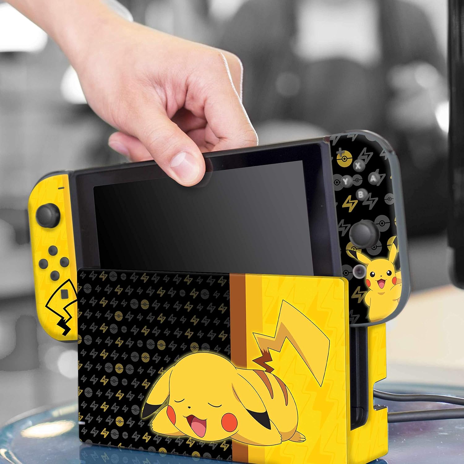 Controller Gear Nintendo Switch Skin & Screen Protector Set - Pokemon - Pikachu Set 1 - Nintendo Switch: Video Games