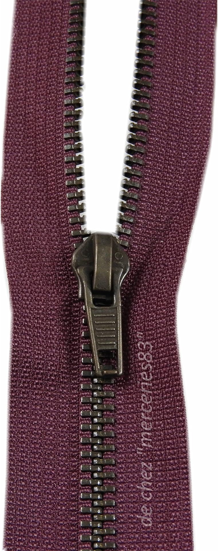 Burgundy Zip 65 cm – 5 mm Brass – A Runner Metal Mesh Zipper can be opened Divisible – Burgundy Mesh Metal 65 cm Width 3 cm.