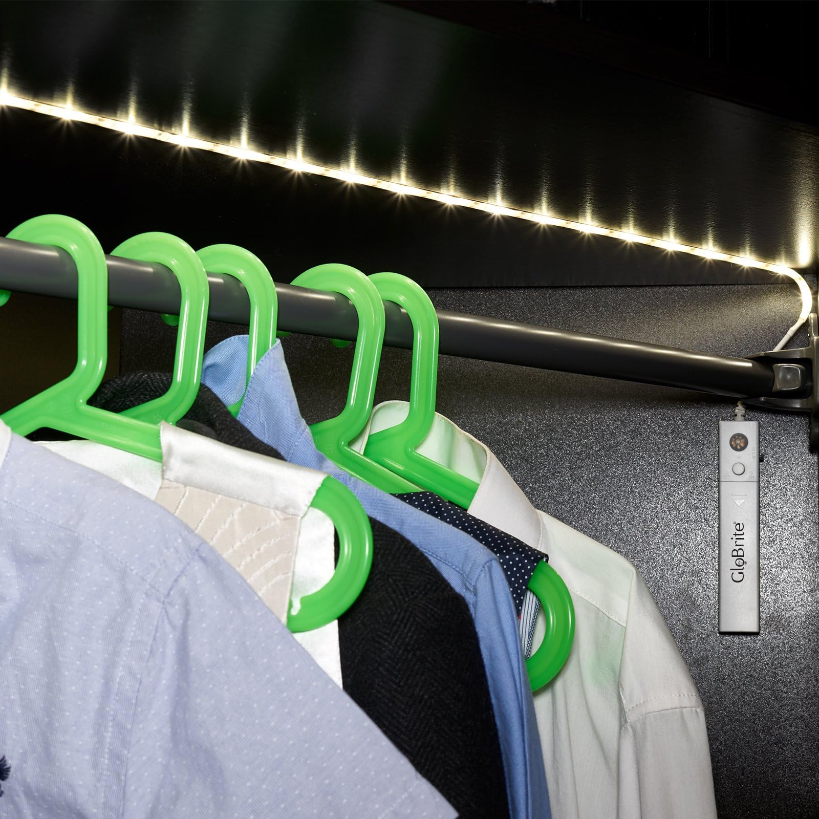 GloBrite Wireless PIR Motion Sensor 30 LED 1M Strip Light Battery Powered Wardrobe Night Light