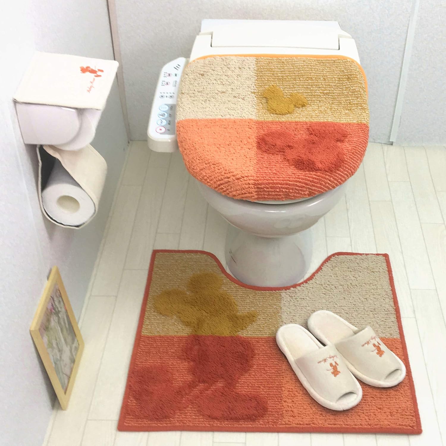Amazon トイレマット ディズニー ミッキー ４点 セット オレンジ 洗浄暖房型 オカ Mcスタイル おしゃれ Disney トイレタリー 雑貨 グッズ ４点セット トイレマット タンクカバー ホーム キッチン オンライン通販