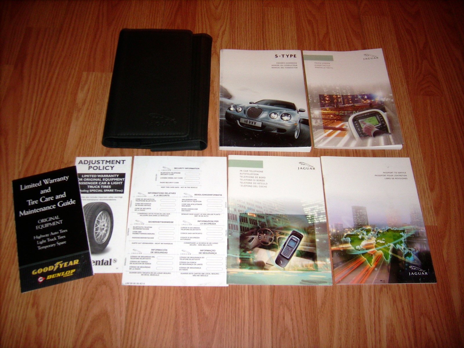 2008 Jaguar S-Type Owners Manual with Nav. Manual Paperback – 2008