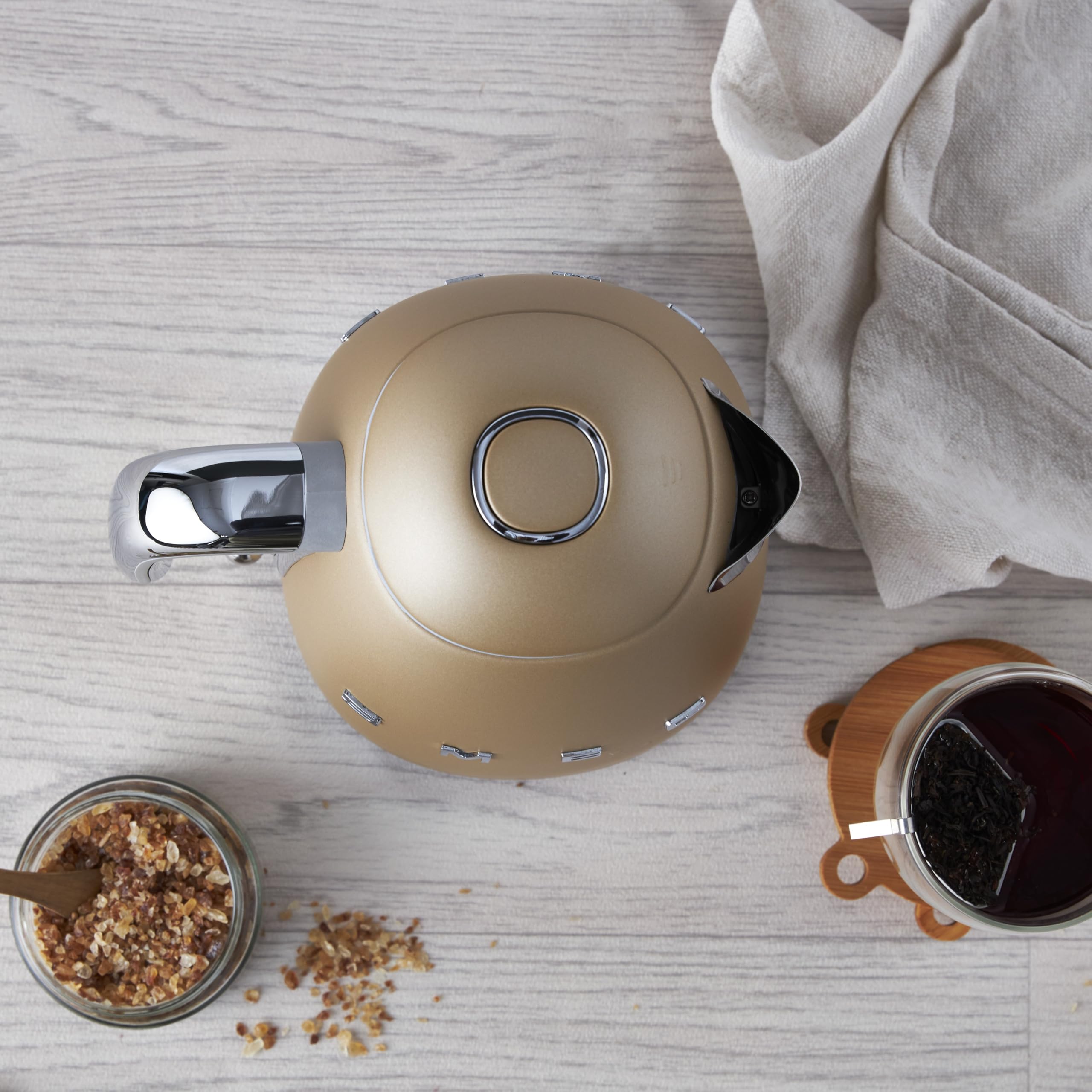 SMEG Hervidor de agua eléctrico estilo retro de los años 50, 7 tazas, con apagado automático, base extraíble e indicador de agua, KLF03CHMUS, Campagne mate