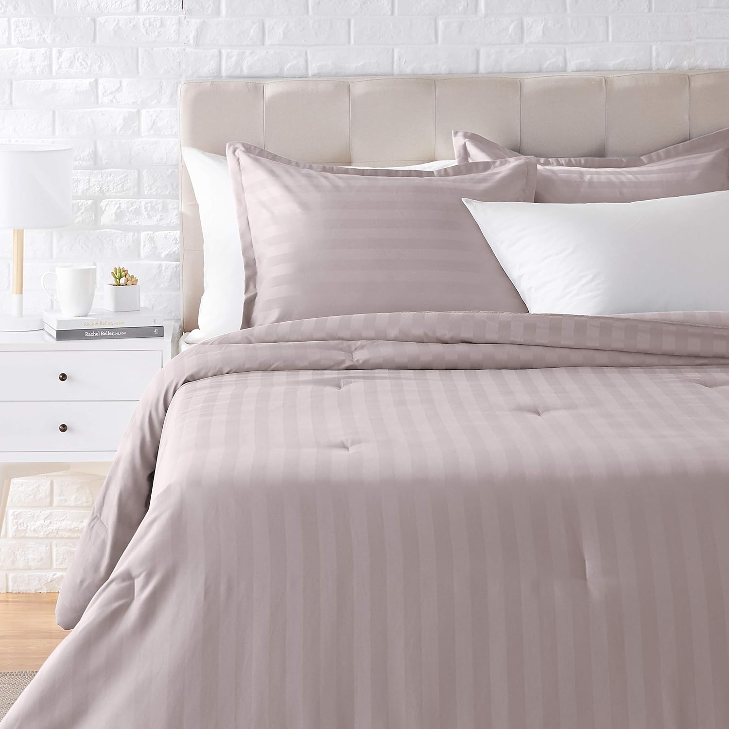 AmazonBasics Woven Damask Stripe Comforter Set Premium