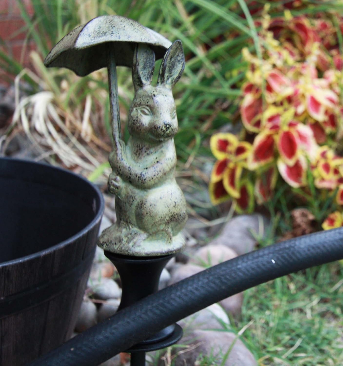 Atlantic Collectibles Whimsical Bunny With Umbrella Aluminum Hose Guard Guide Garden Stake 17 5 H Amazon In Garden Outdoors