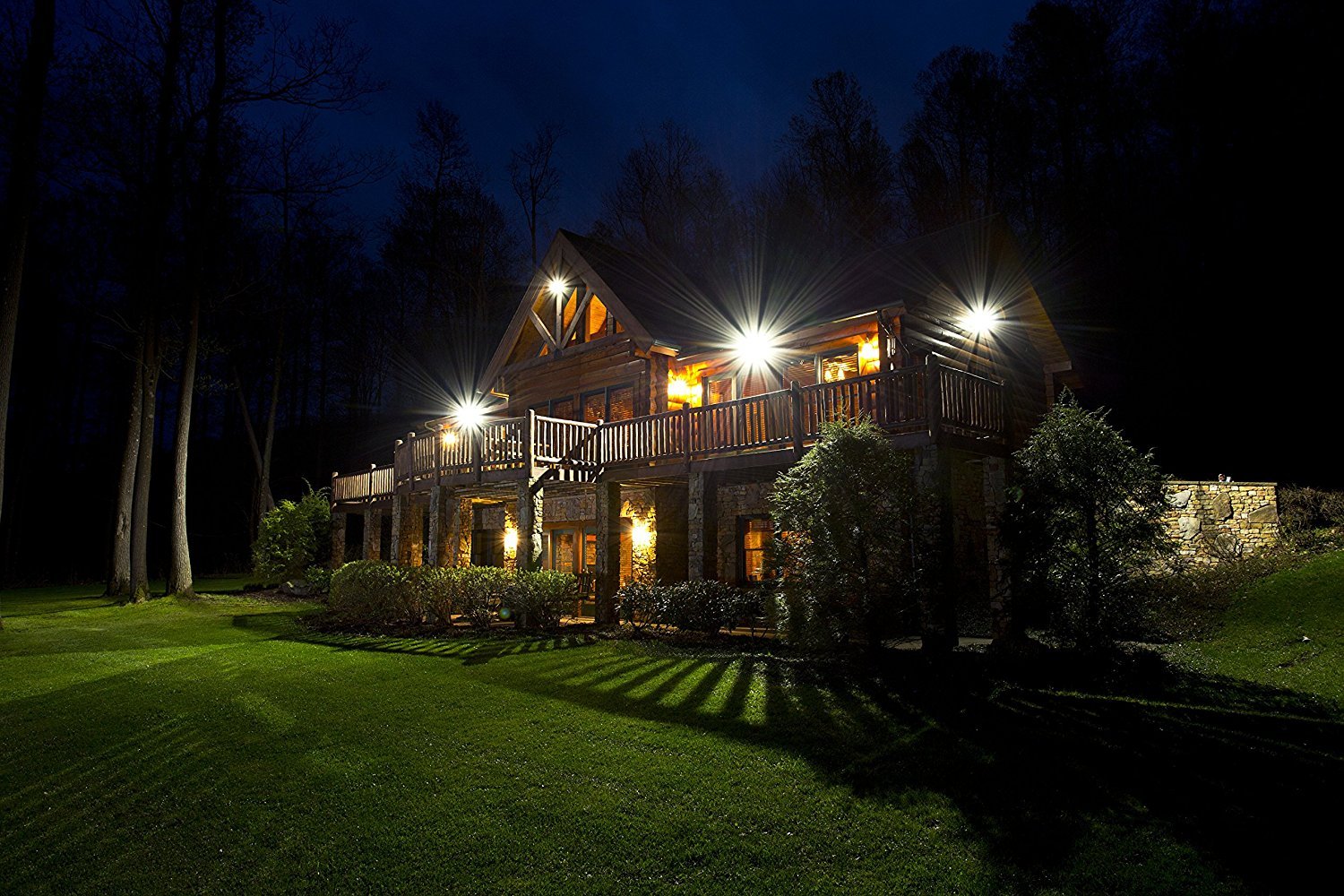 Освещение участка прожекторами