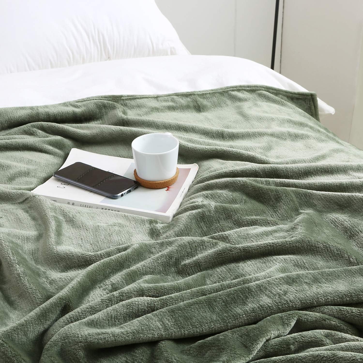 BEAUTEX Fleece Throw Blanket for Couch Sofa or Bed Throw Size, Soft Fuzzy Plush Blanket, Luxury Flannel Lap Blanket, Super Cozy and Comfy for All Seasons (Olive Green, 50" x 60"): Kitchen & Dining