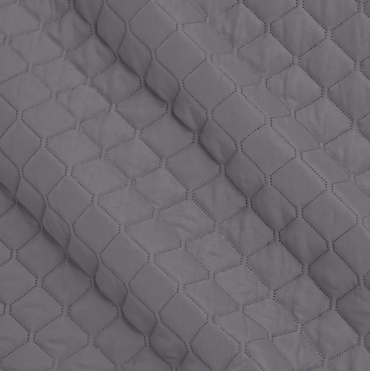 Amazon Basics Quilted Bedspread King Size, Oversized Embossed Coverlet, 220 x 240 cm, Dark Grey Diamond - Image 4