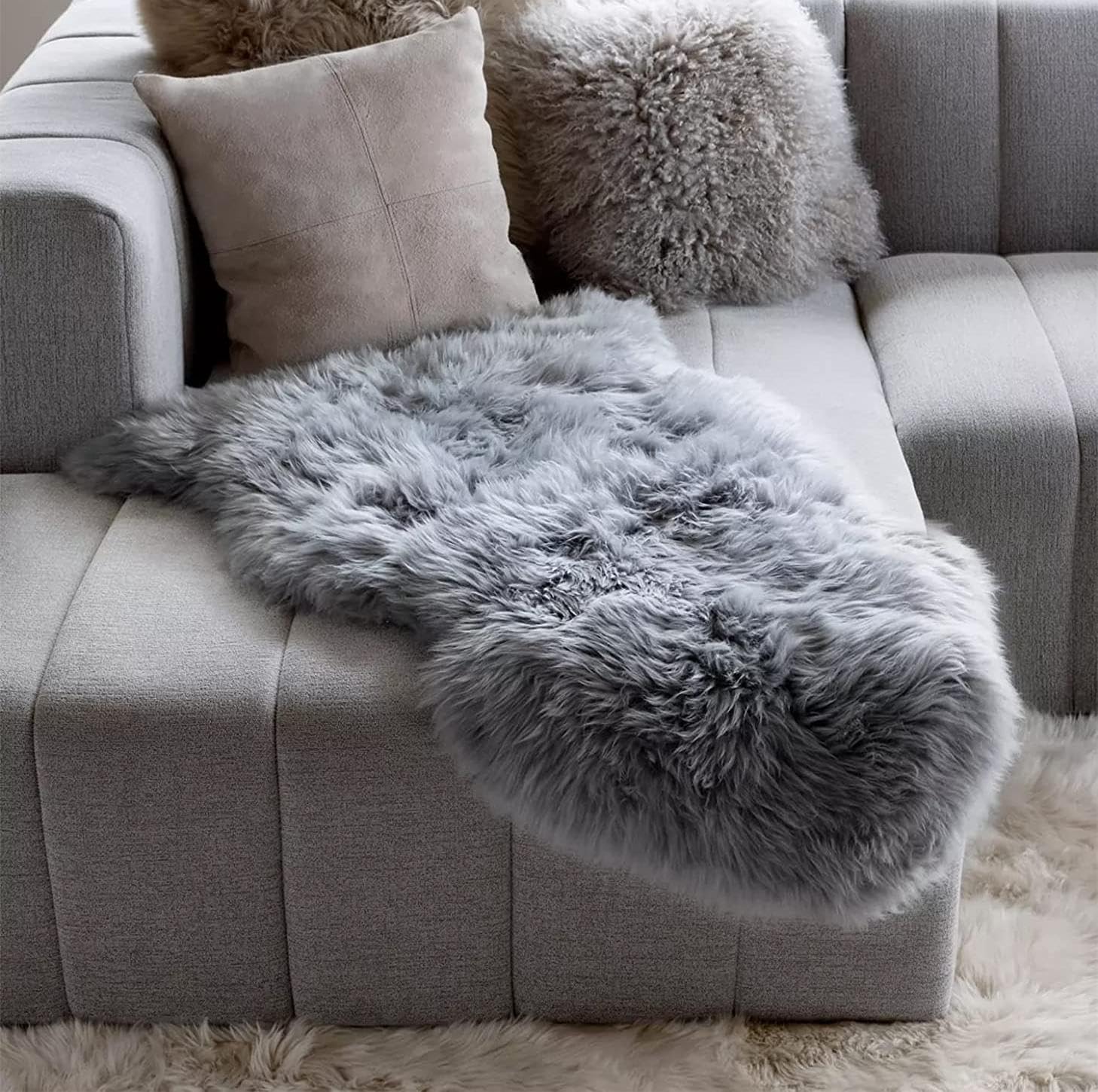 YIHAIC Faux Fur Sheepskin Style Rug,Faux Fleece Fluffy Area Rugs Seat Pad Anti-Skid Yoga Carpet for Living Room Bedroom Sofa Floor(Grey,60 x 90cm)
