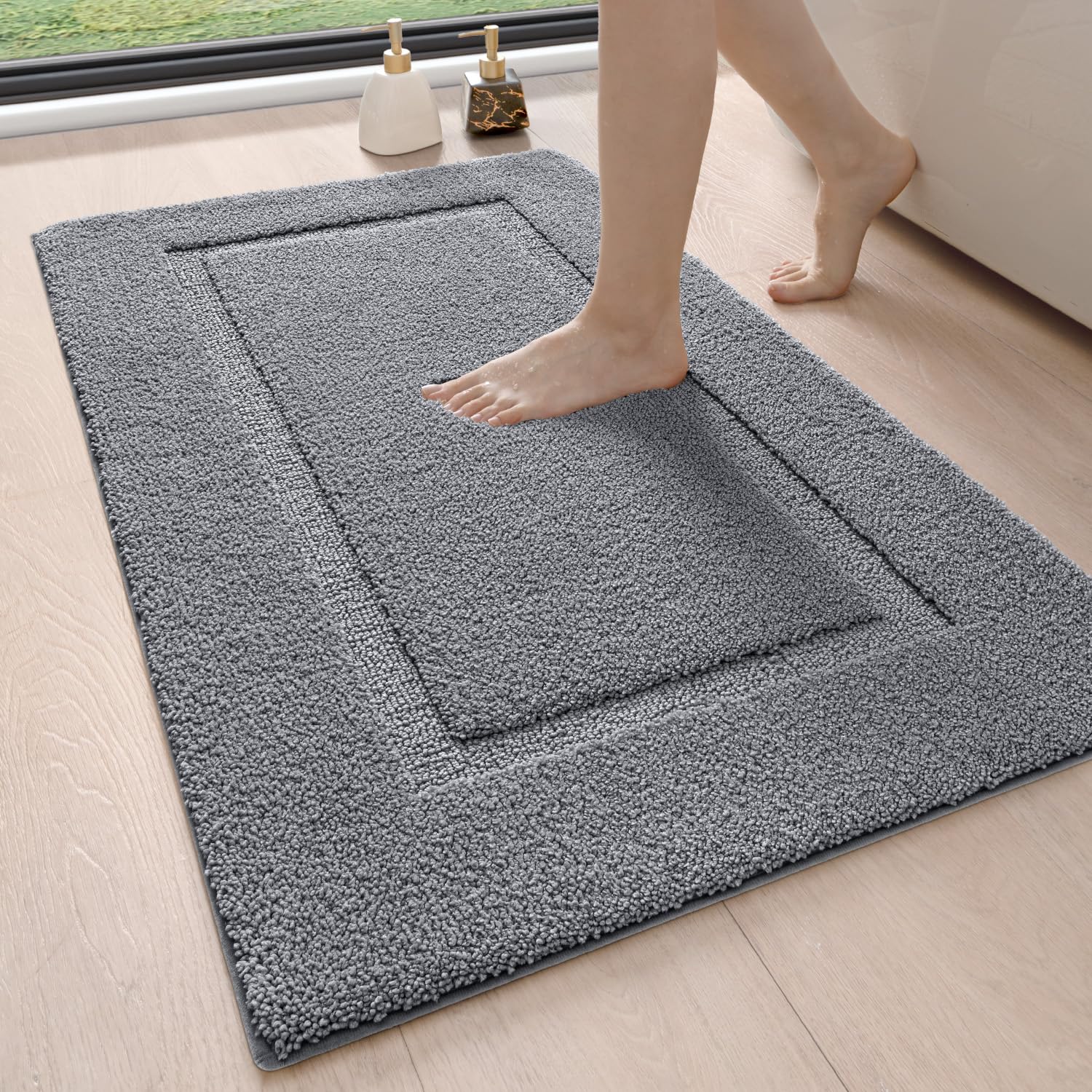 DEXI Bath Mat 60 x 110 cm, Absorbent Bathroom Mats with Non Slip Backing, Machine Washable Rug for Shower Floor, Grey