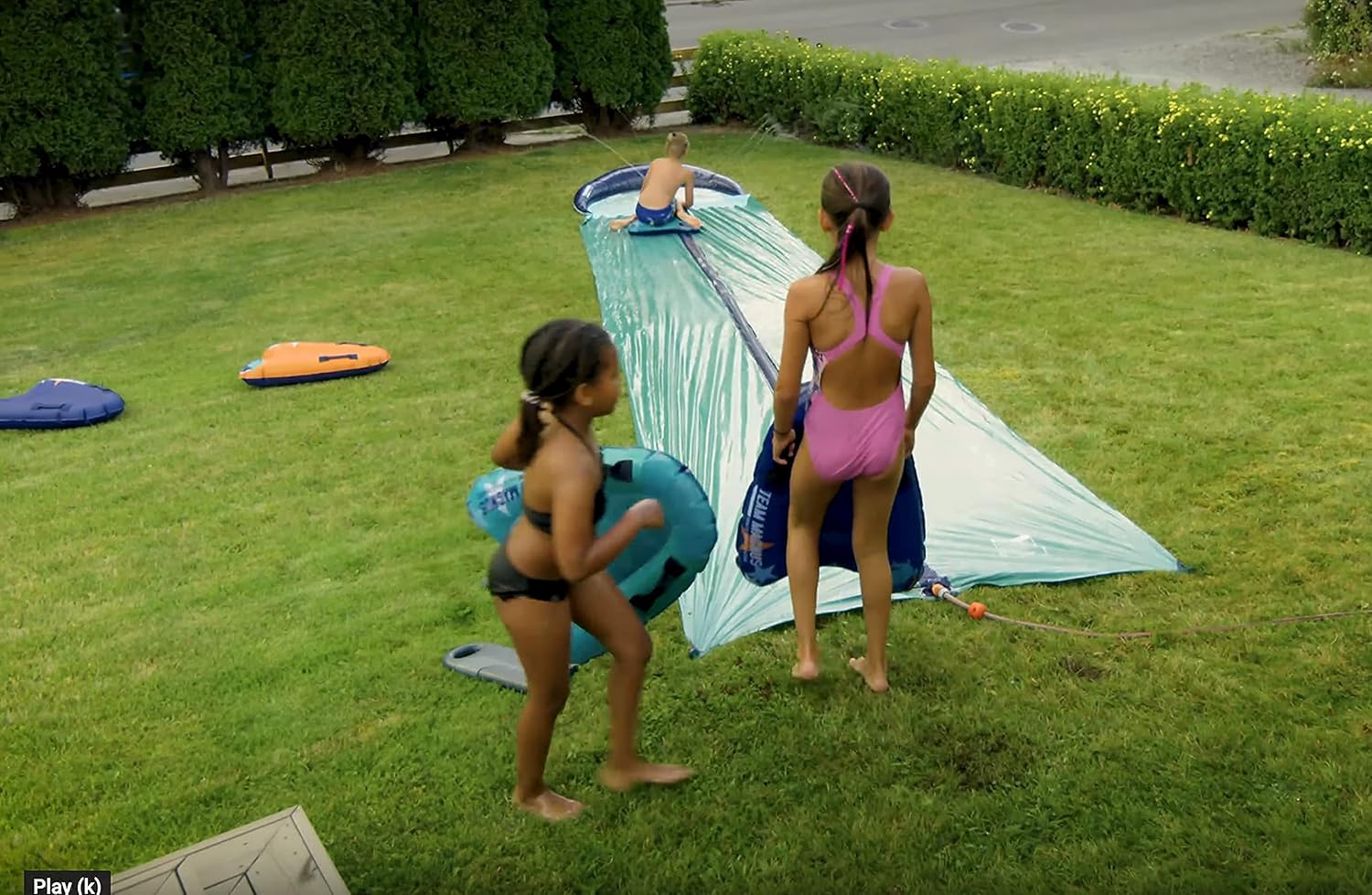 TEAM MAGNUS Water Slide - Central Sprinkler and XL Crash pad for Backyard Races: Home & Kitchen