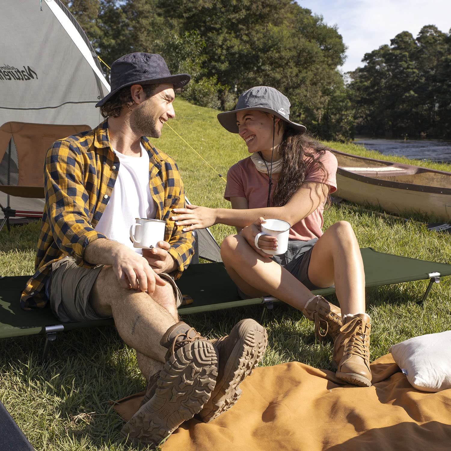 Naturehike Campingbett Ultraleichtes Feldbett Tragbares Klappbett für Erwachsene Schlafen Belastbarkeit bis 150kg Campingliege für Zelten Wandern Home Rucksackreisen Büro-Mittagspause-Bett 3