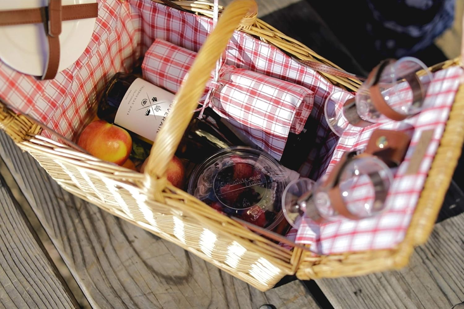 Picnic Time Piccadilly Willow Picnic Basket for Two People, with Plates, Wine Glasses, Cutlery, and Corkscrew - Red/White Plaid: Kitchen & Dining