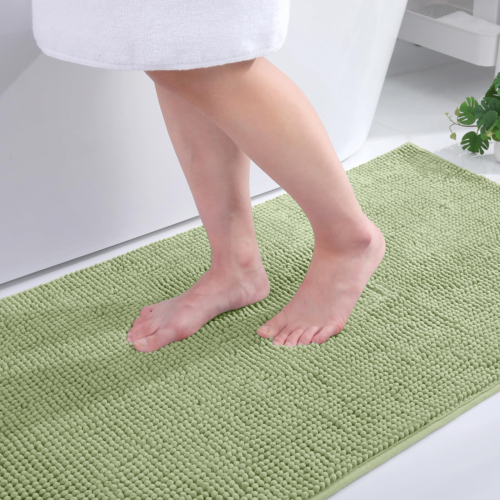 smiry Non Slip Chenille Bath Mat, 60 x 90 cm, Extra Soft Bathroom Mat, Super Absorbent Fluffy Bath Mats for Bathroom Floor, Machine-Washable Dry Bath Rug Foot Mat, Green