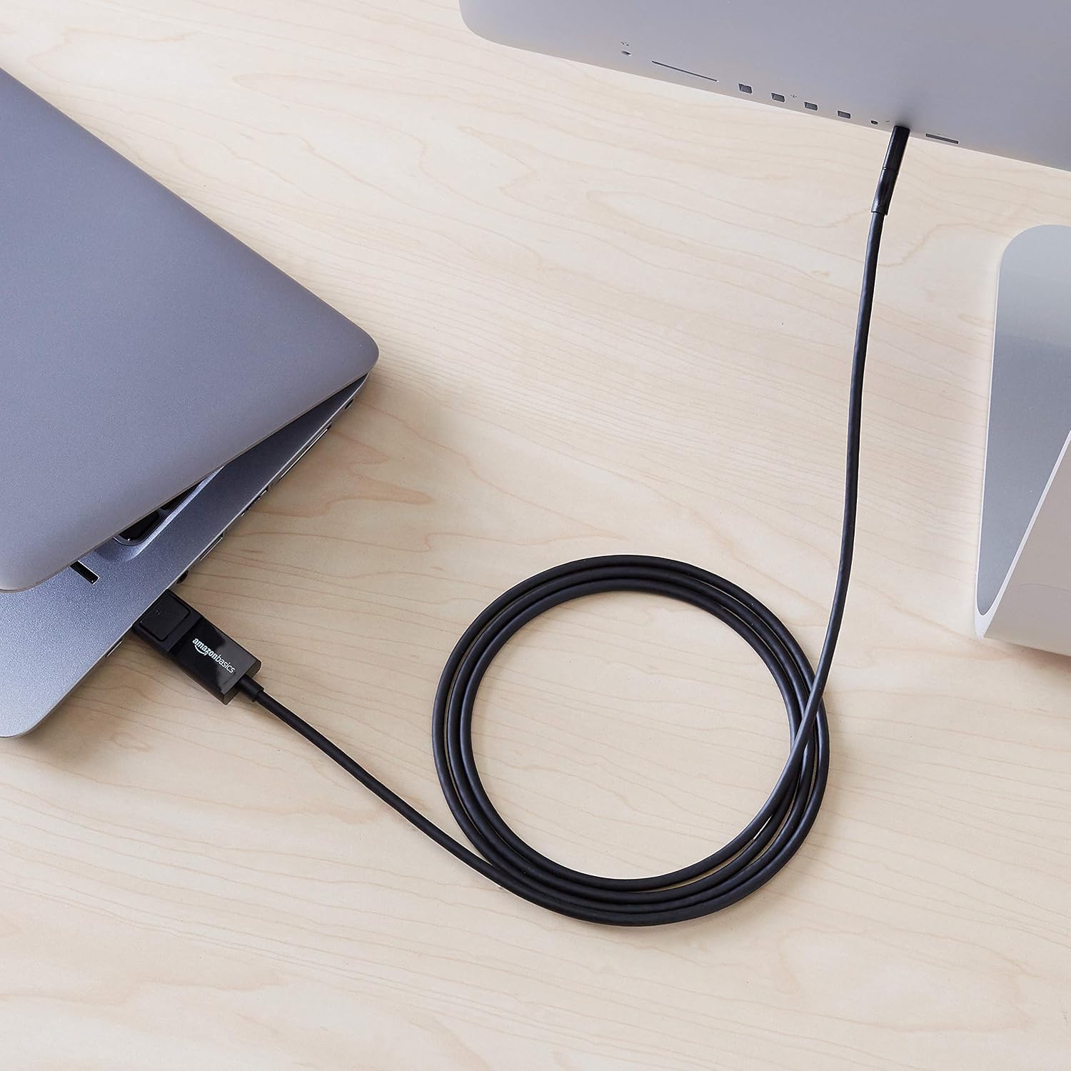 Amazon Basics Bi-Directional USB-C to DisplayPort Cable - 1.8 metres, Black,Clear - Image 5