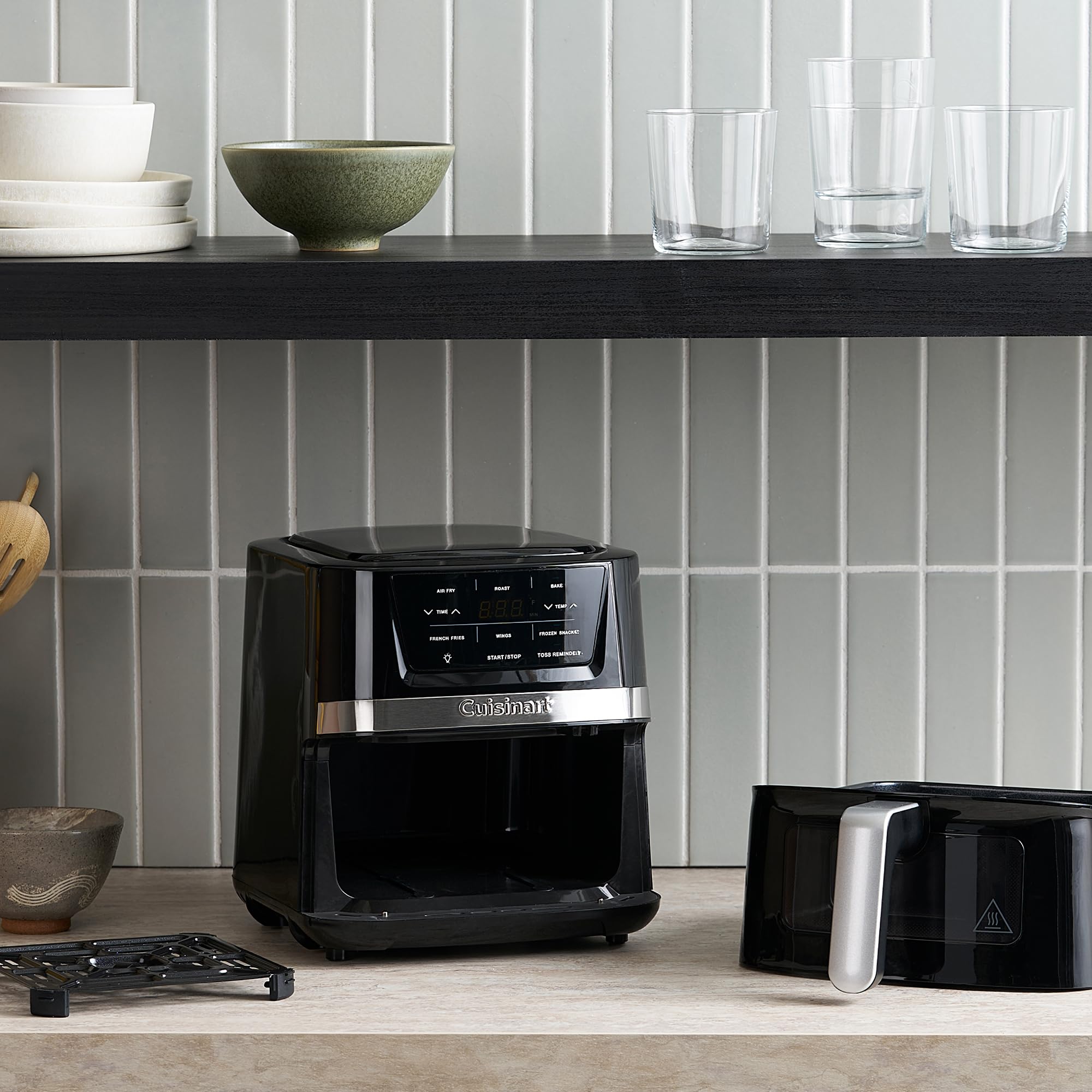 Freidora de aire Cuisinart, freidora de cesta compacta de 2,6 cuartos con 3 funciones de cocción para freír, asar y hornear al aire, 3 ajustes preestablecidos de freidora de aire, piezas aptas para lavavajillas, AIR-80, acero inoxidable y negro
