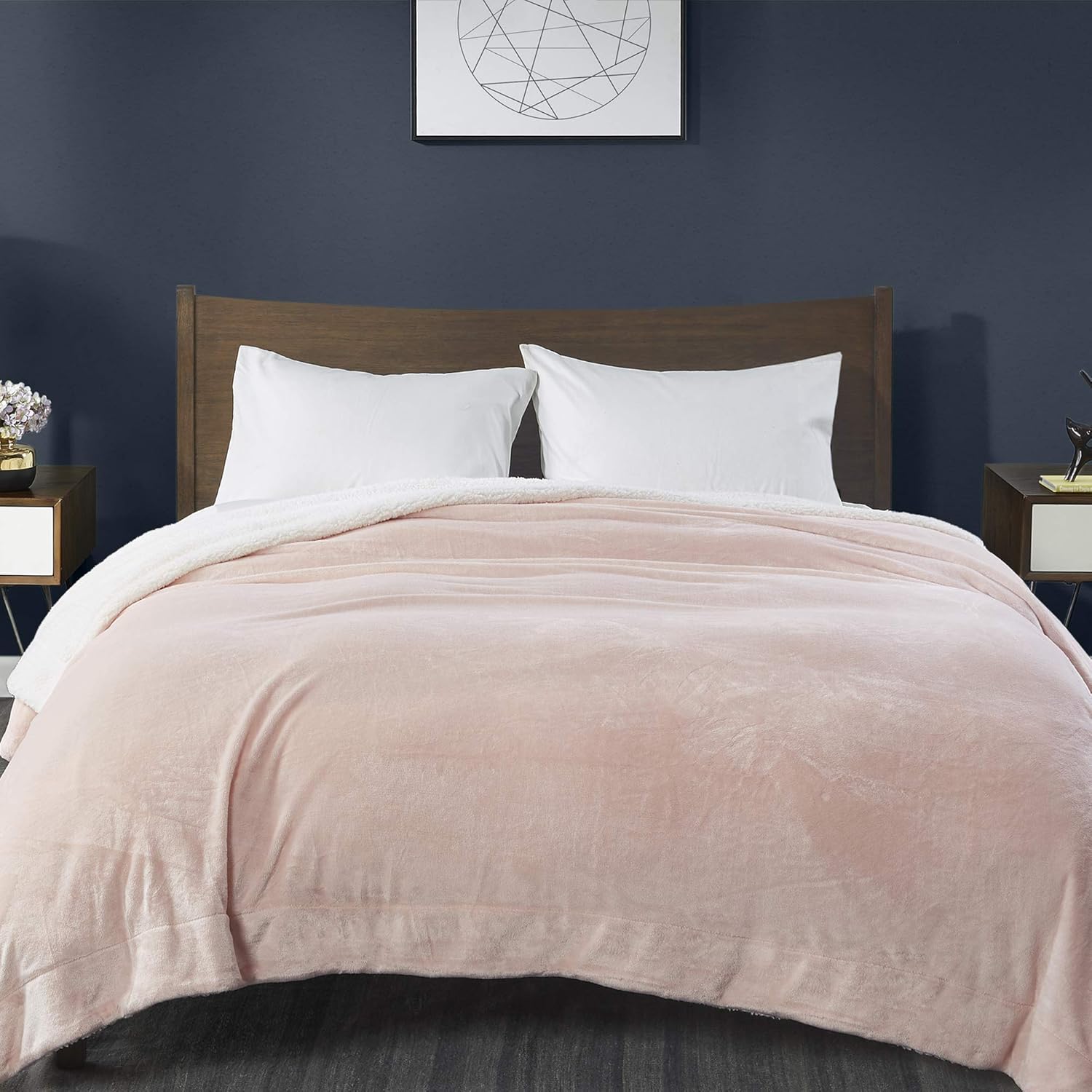 Amazon Com Mp2 Fuzzy Sherpa Fleece Blanket Queen Size Soft Fluffy Flannel Plush Blanket For Bed Sofa Couch Outdoor Or Travel 90x90 Inches Pink Blush Kitchen Dining