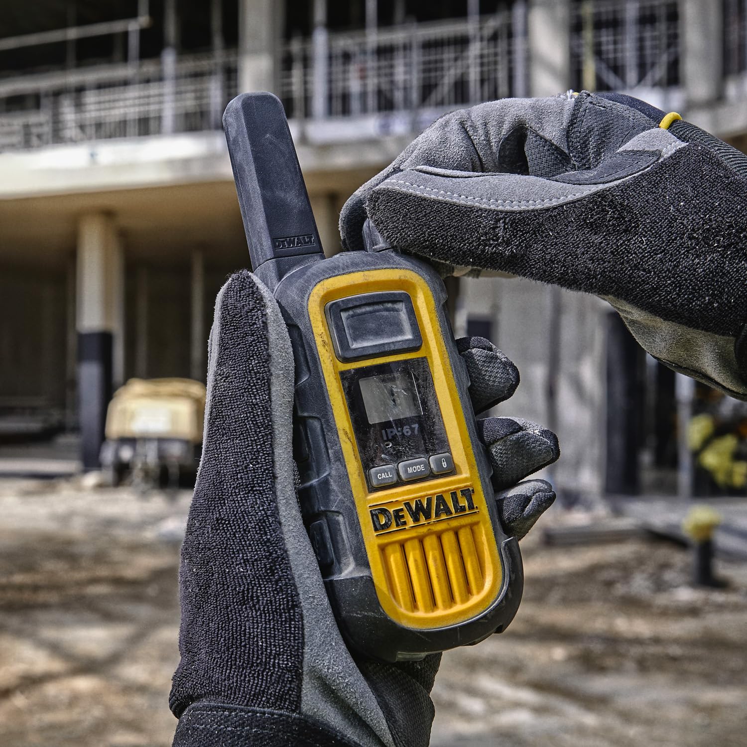 DEWALT DXFRS800 Bundle 2W Walkie Talkies Heavy Duty Business TwoWay