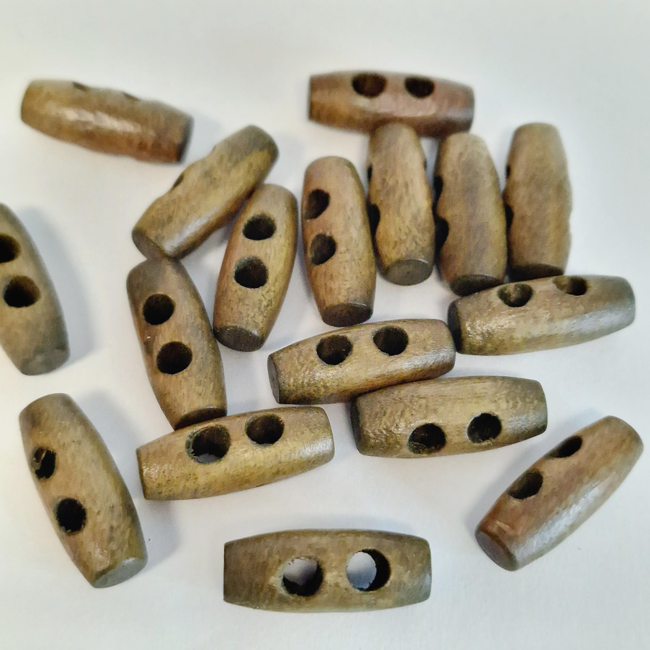 MajorCrafts 40pcs 20mm Small Oval Toggle 2-Holes Wood Sewing Buttons Arts & Crafts Embellishments (Peanut Brown)