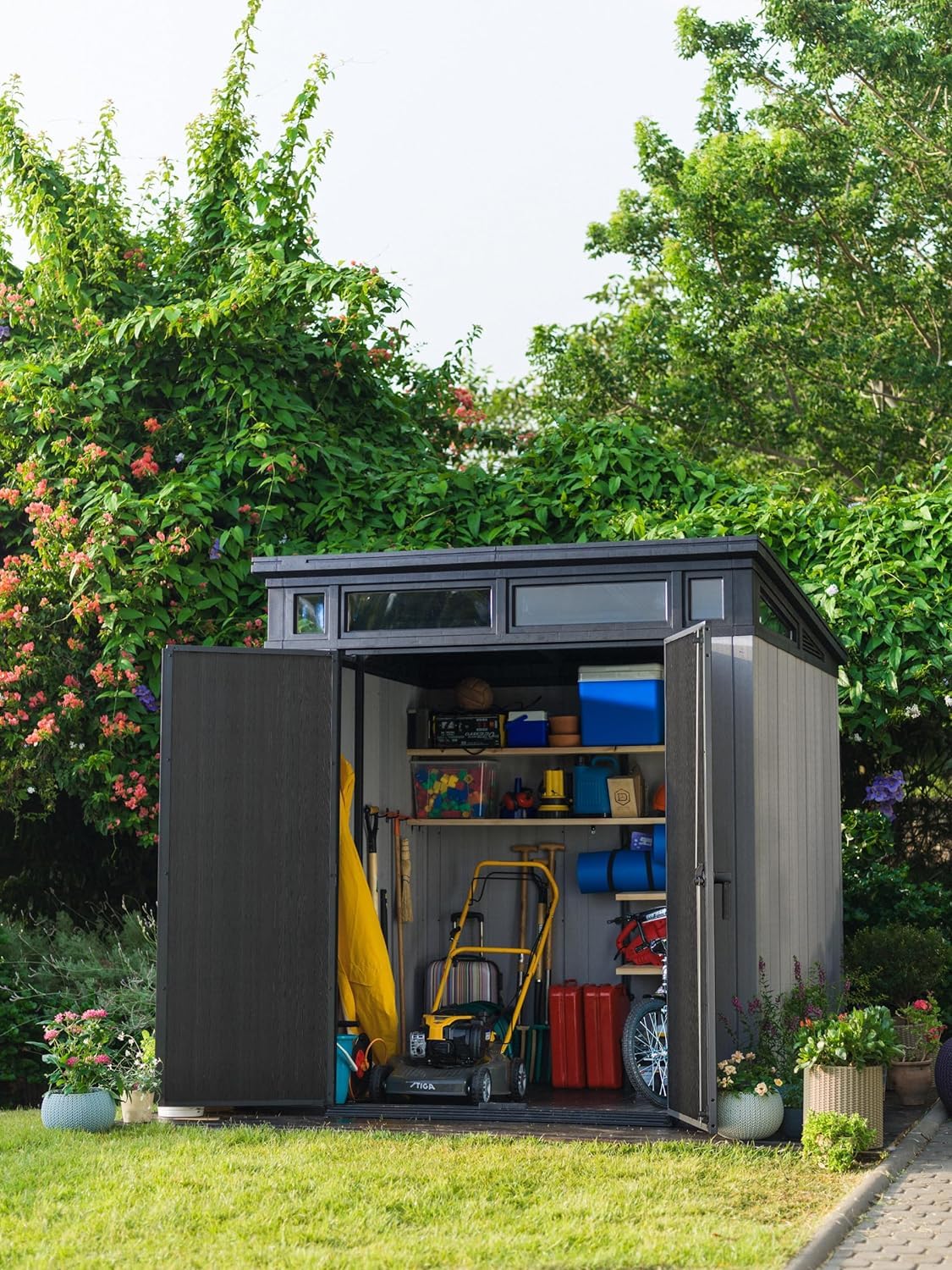 Keter Artisan 7x7 Gerätehaus – Wetterfestes Gartenhaus mit Boden, Pultdach, Doppeltüren & Fenster, Ideal für Outdoor-Aufbewahrung, 214x218x226cm, 8,3 m³, grau 8