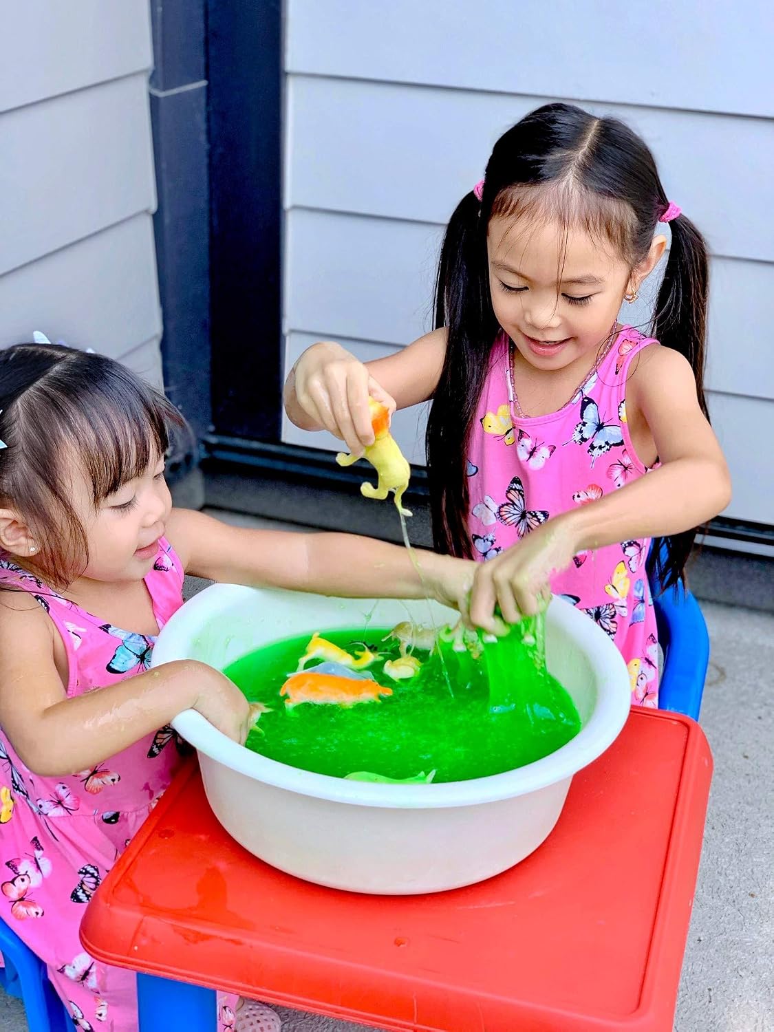 ZIMPLI, 12 x Slime Play Party Bag Fillers, Green & Red, Turns water into slime, Pass The Parcel Gift, Sensory Party Favours - Image 3