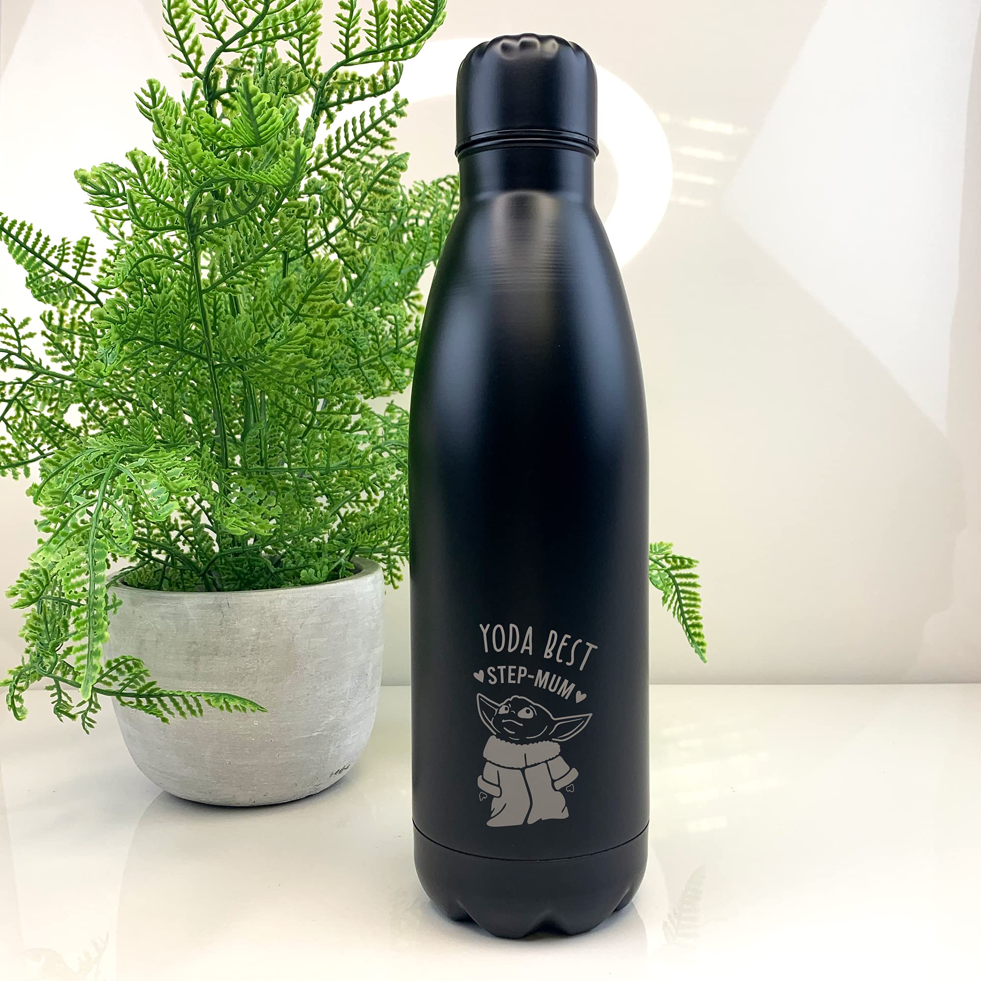 eBuyGB Personalised 790ml Stainless Steel Water Bottle, Matt Black Baby Yoda Drinks Bottle, Star Wars Bottle, Gifts for Her (Yoda Best Step-Mum) โ image 1
