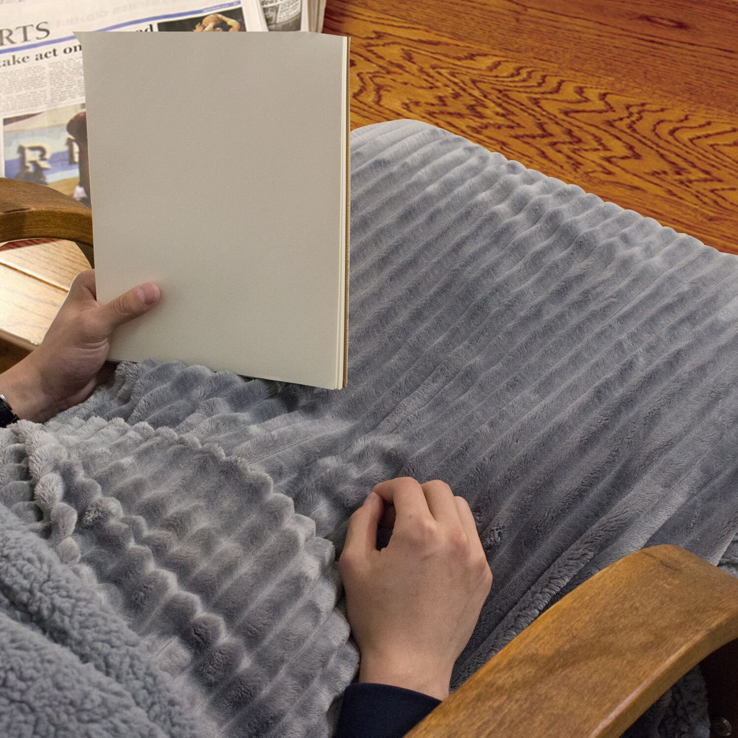 Ghome Luxury Fleece Sherpa Throw Blanket Warm Cozy Wavy Stripes ，Reversible Fuzzy Microfiber All Season Blanket for Bed or Couch 50”X60” in