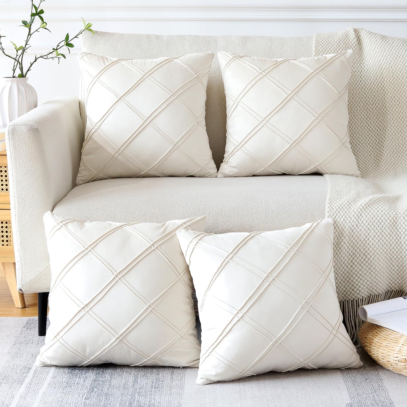 Sungeek Set of 4 Soft Velvet Decorative Cushion Covers Diamond Pattern Pillow Covers with Invisible Zipper Square Throw Pillow Cases for Sofa Car Patio Bedroom Living Room (45x45 cm, Cream White)