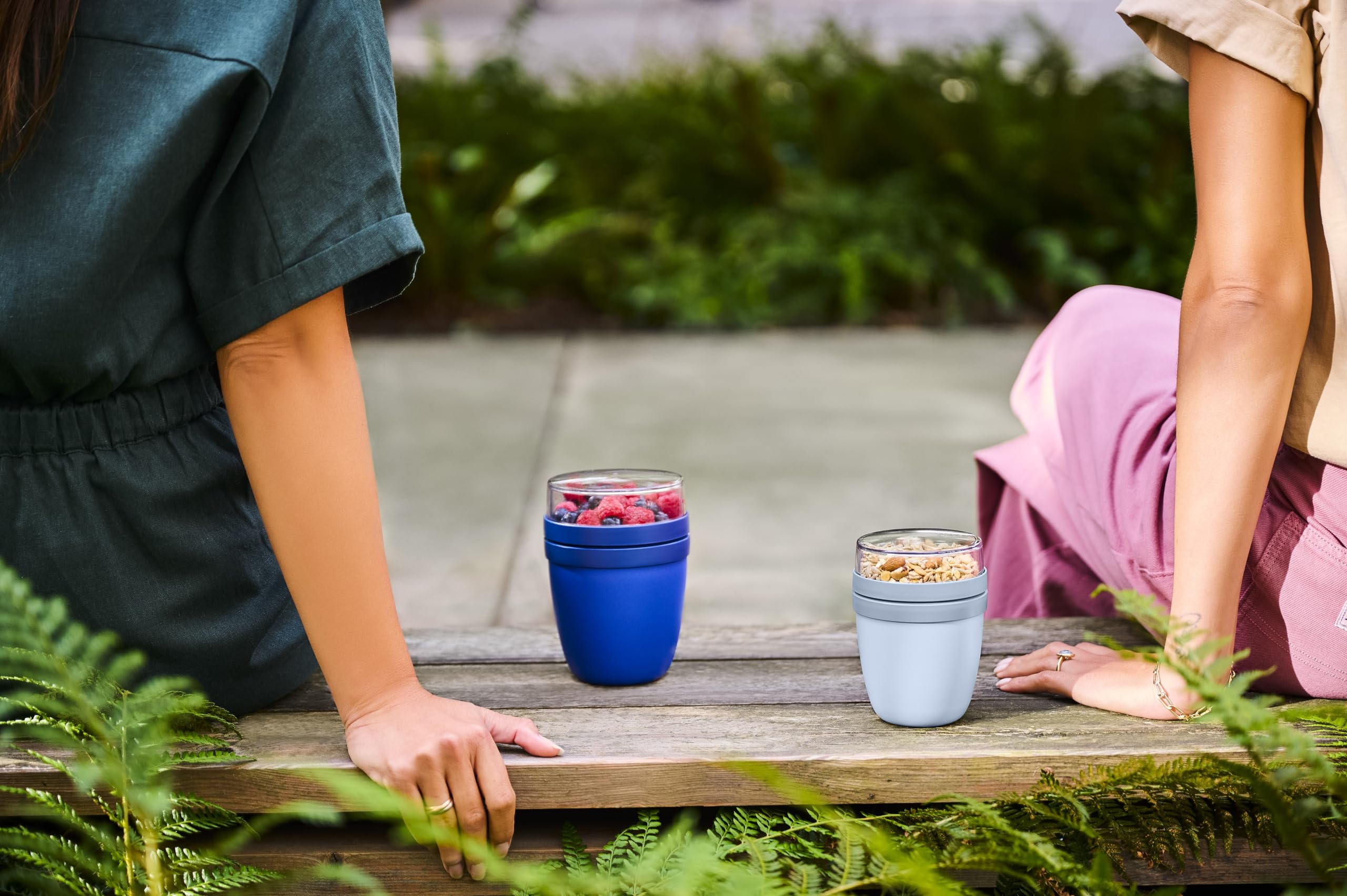 Mepal Müslibecher to go, praktischer Joghurtbecher to go - Unterteilung für Joghurt & Müsli - Geeignet für Gefrierschrank, Mikrowelle & Spülmaschine - 500 ml + 200 ml - Nordic Sage 7