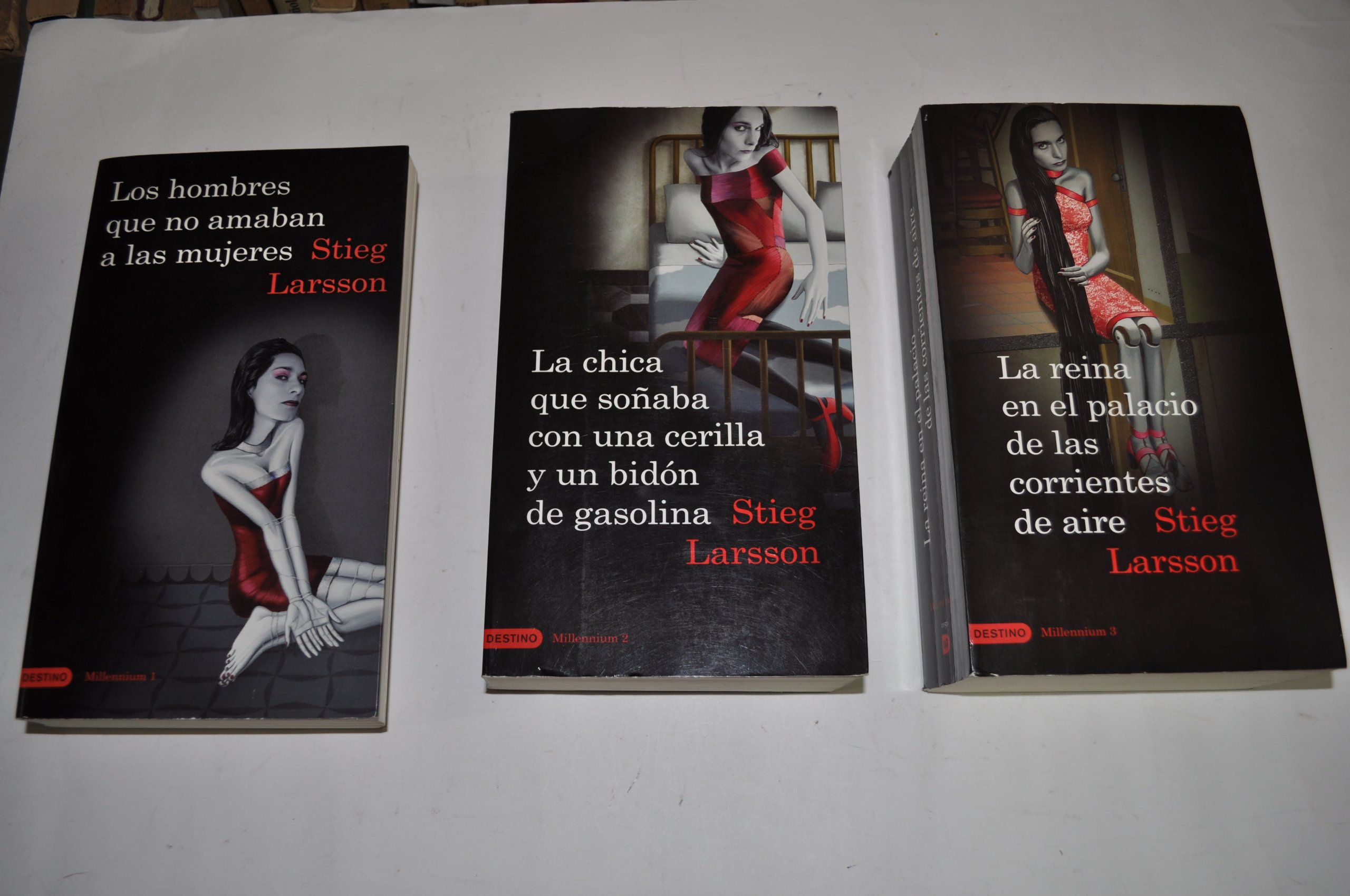 Portada de La chica que soñaba con una cerilla y un bidon de gasolina