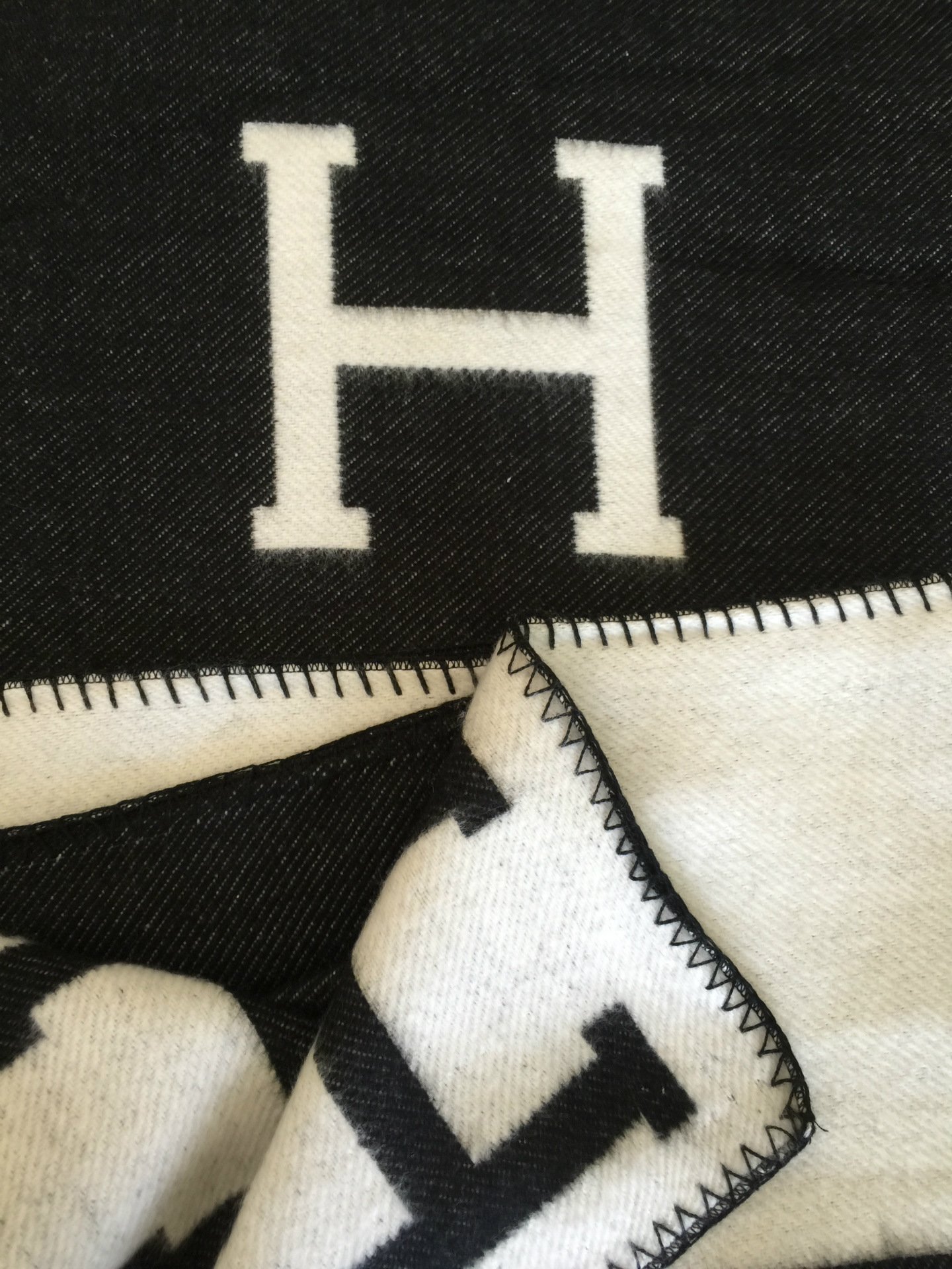 Initial Letter H Cashmere Knitted Throw Blanket for Couch/Chair/Love