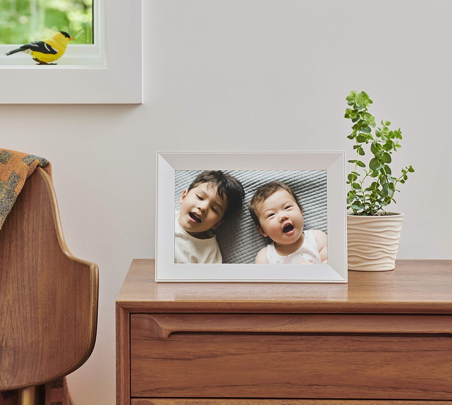 Aura Carver Smart Digital Picture Frame 10.1 Inch HD WiFi Cloud Digital Frame Free Unlimited Storage Easy Setup to Send Photos Remotely Via App More Secure Than Email : Camera & Photo