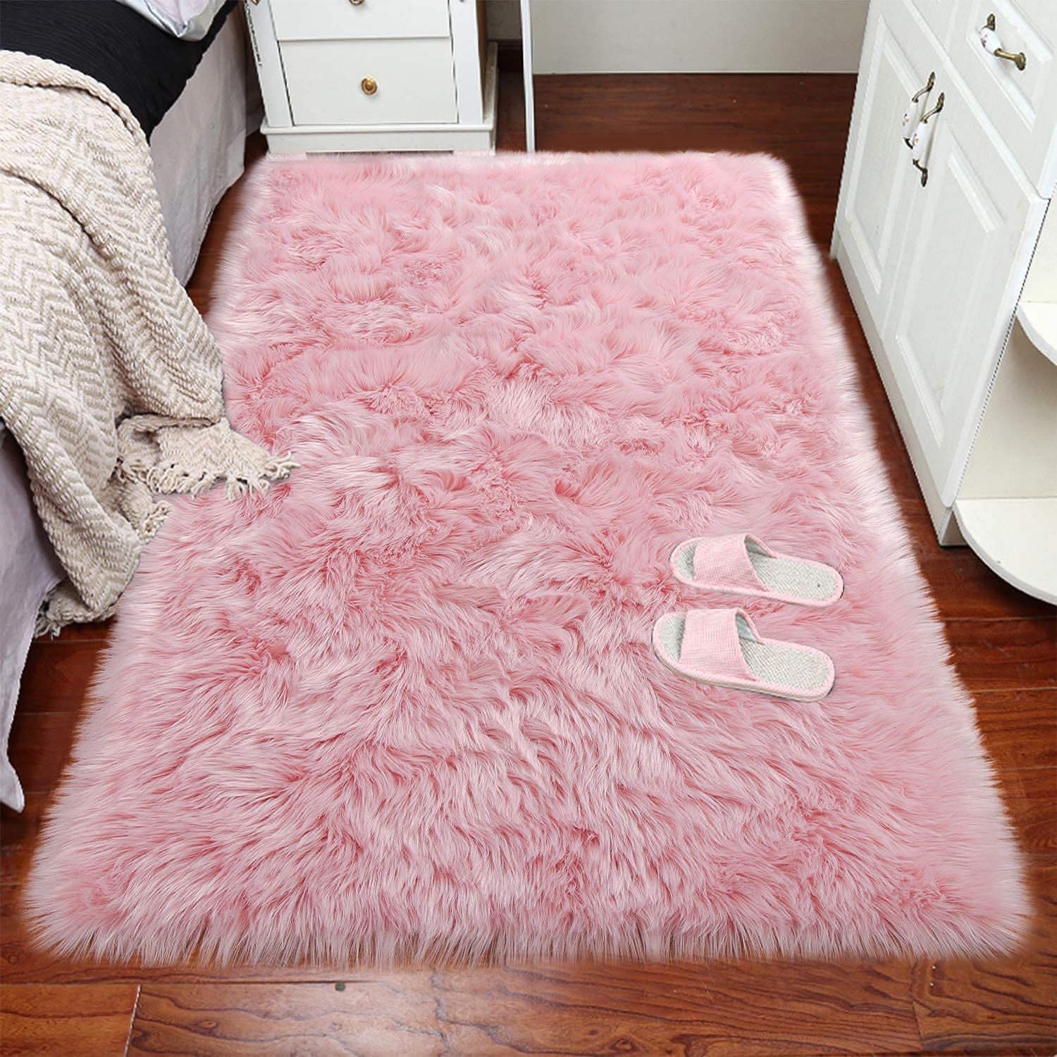 AUFELL Pink Fluffy Rug Soft Faux Fur Bedroom Carpet for Girls Room,Small Area Rug for Sofa,Living Room,Nursery,Washable Shag Rug,Cute Home Deco(27.5 x 53.1 inch)