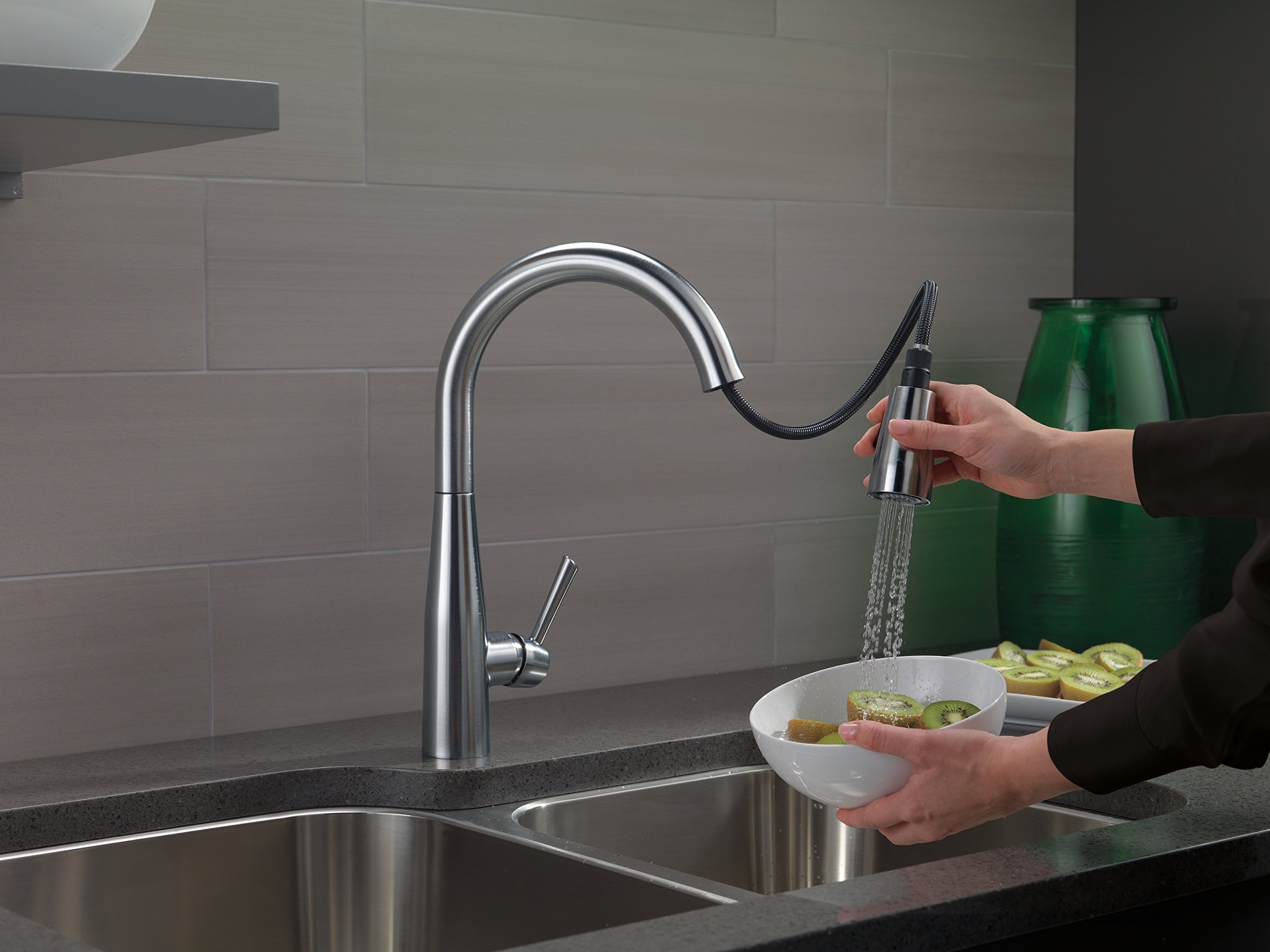 Delta 9113ARDST Essa SingleHandle PullDown Kitchen Faucet with