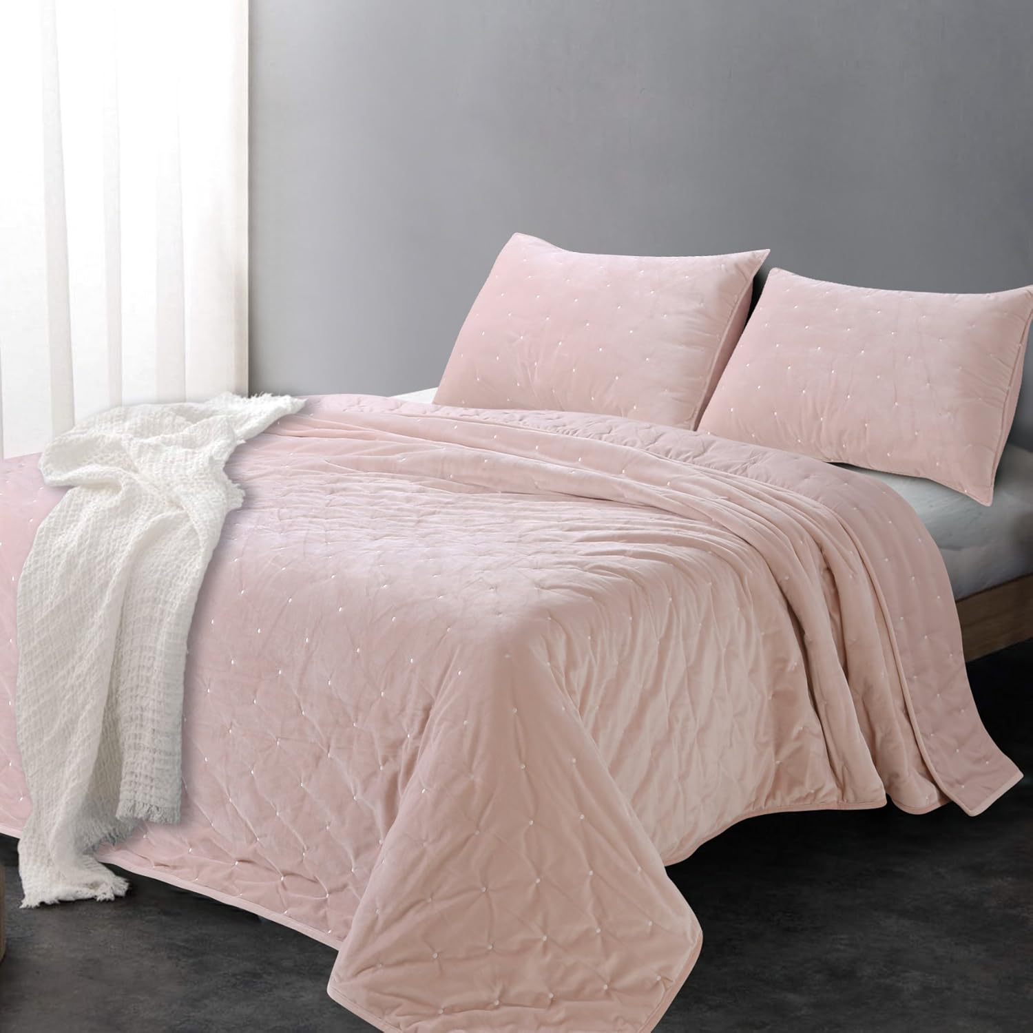 Sleeping Partners AQTKEM004 Luxe Embroidered Dot Microfiber Velvet 3 Piece Quilt Set, King, Blush Pink